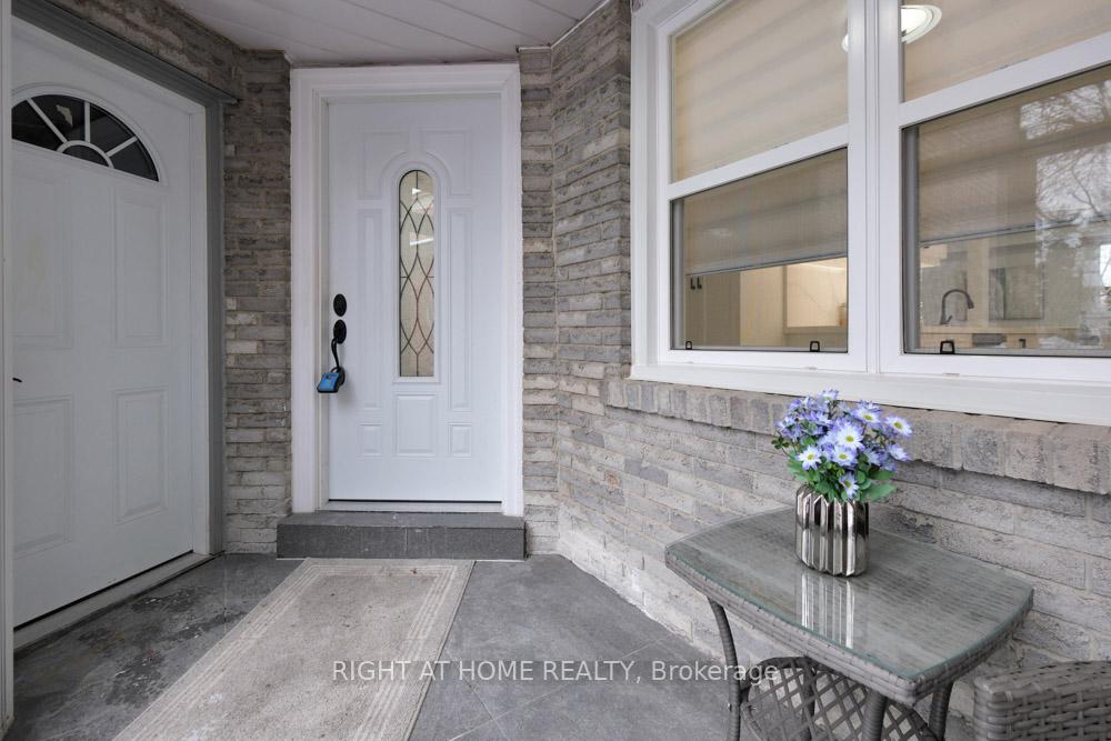 Photo 7 of 68 Baywood Circuit, Markham, Royal Orchard — HOMEH