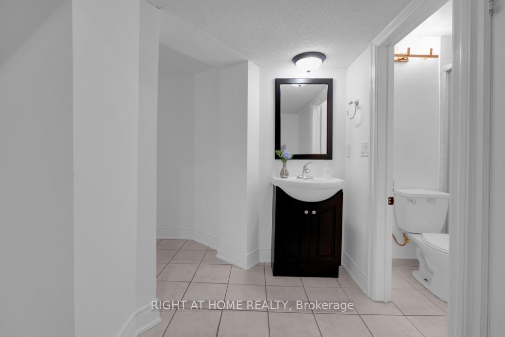 Photo 32 of 68 Baywood Circuit, Markham, Royal Orchard — HOMEH