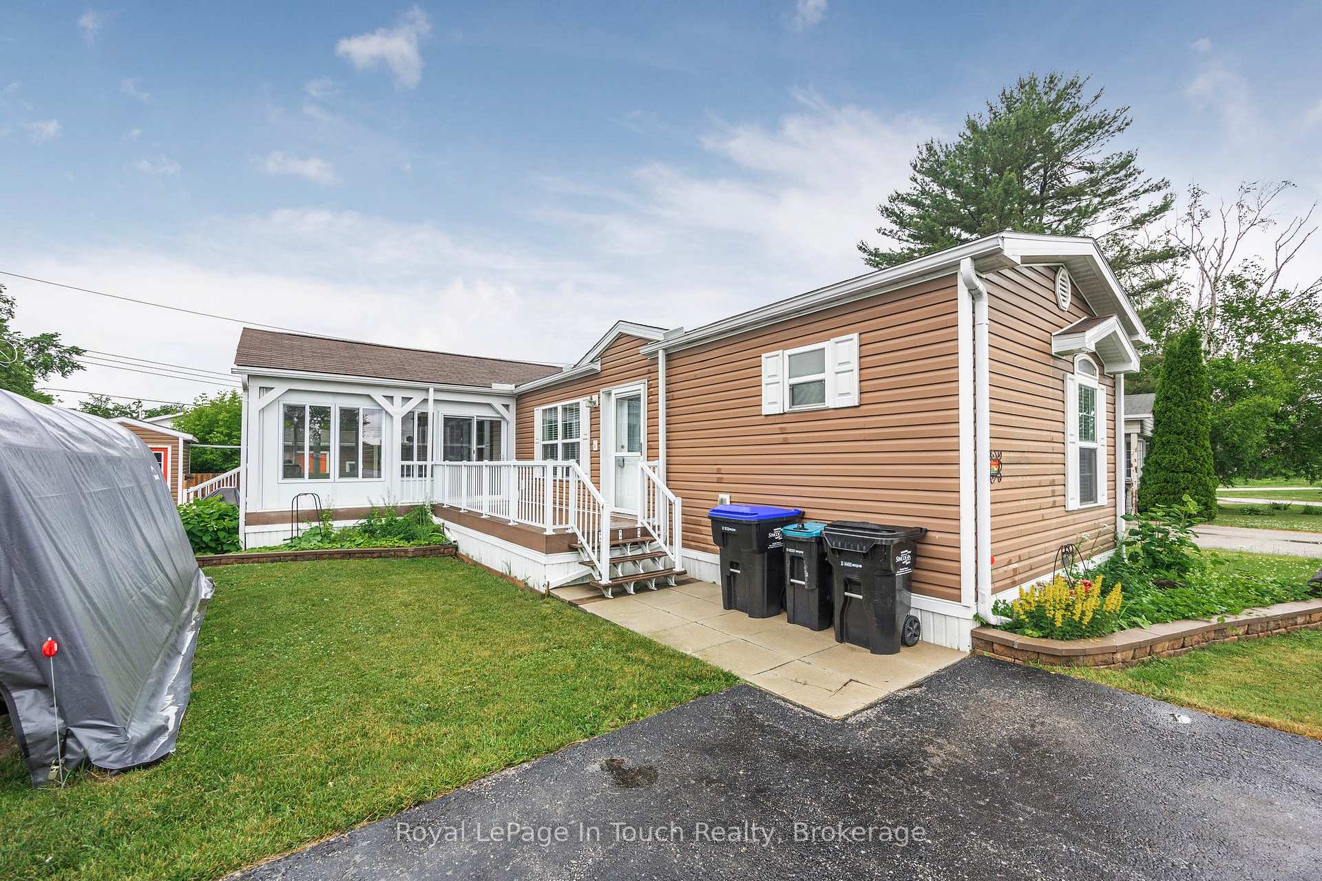 Photo 6 of 6 Maple Lane, Midland — HOMEH