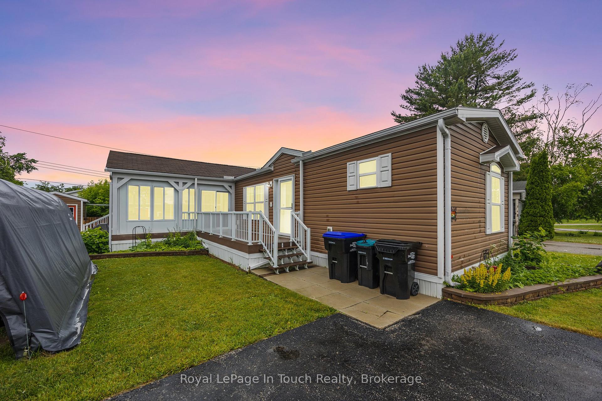 Photo 4 of 6 Maple Lane, Midland — HOMEH