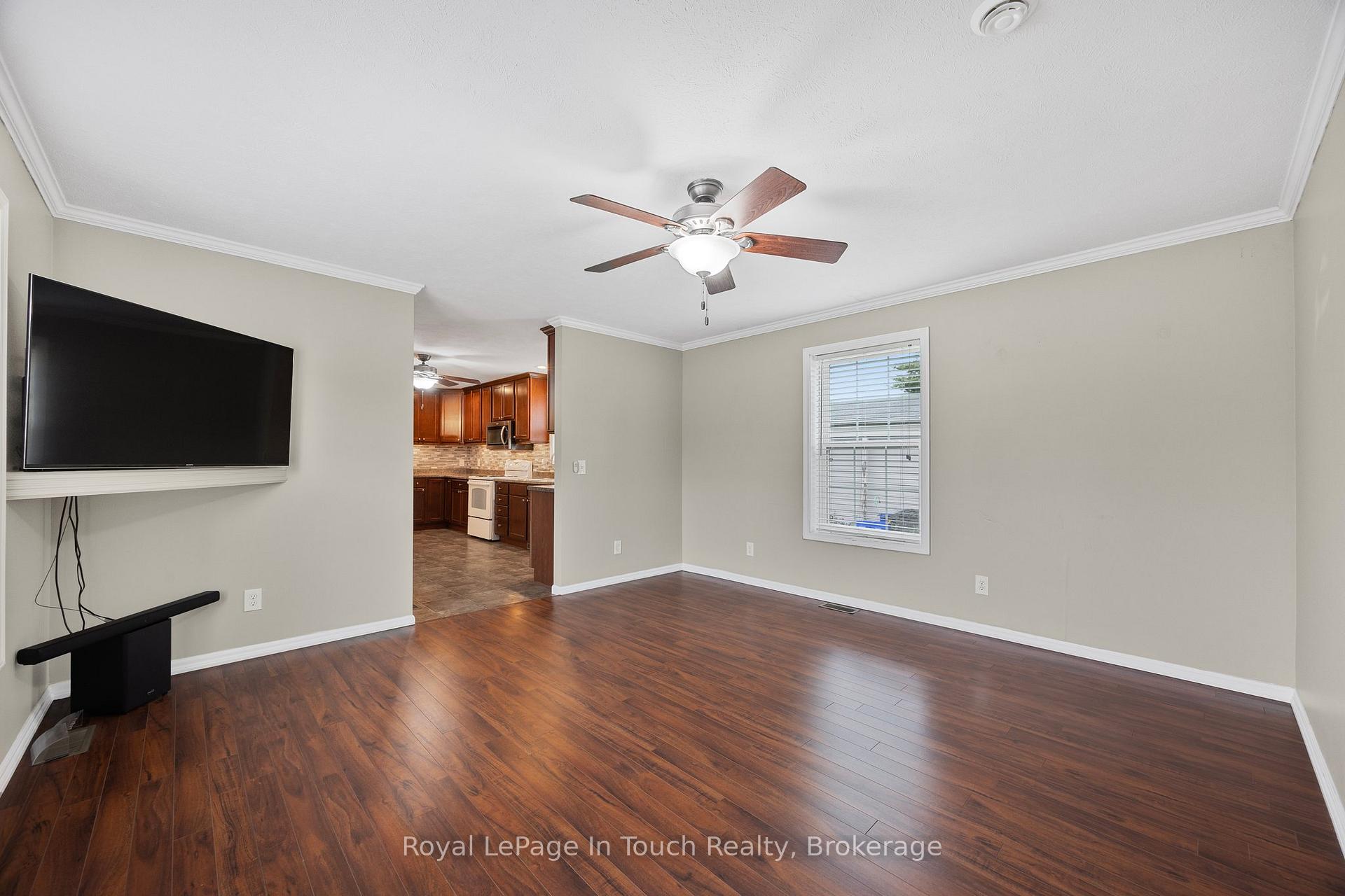 Photo 7 of 6 Maple Lane, Midland — HOMEH