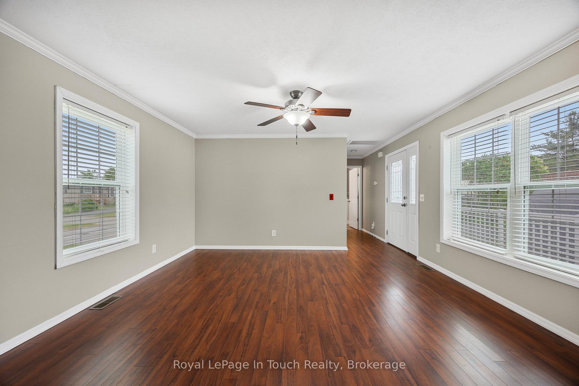 Photo 10 of 6 Maple Lane, Midland — HOMEH