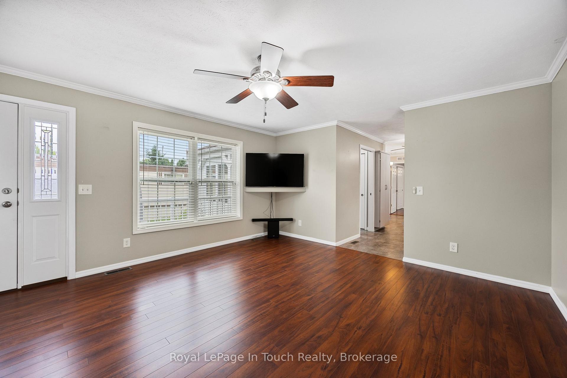 Photo 8 of 6 Maple Lane, Midland — HOMEH