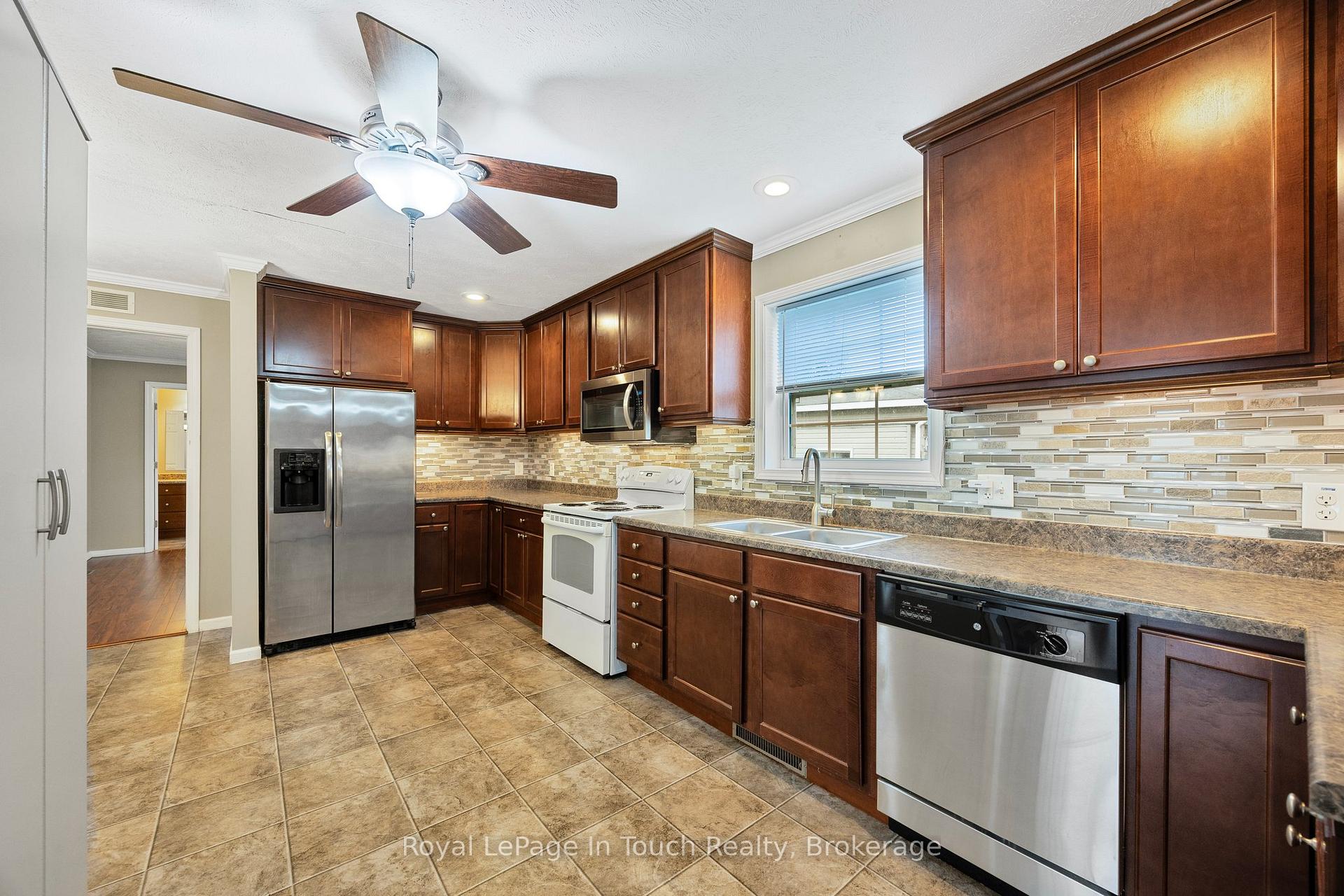 Photo 15 of 6 Maple Lane, Midland — HOMEH