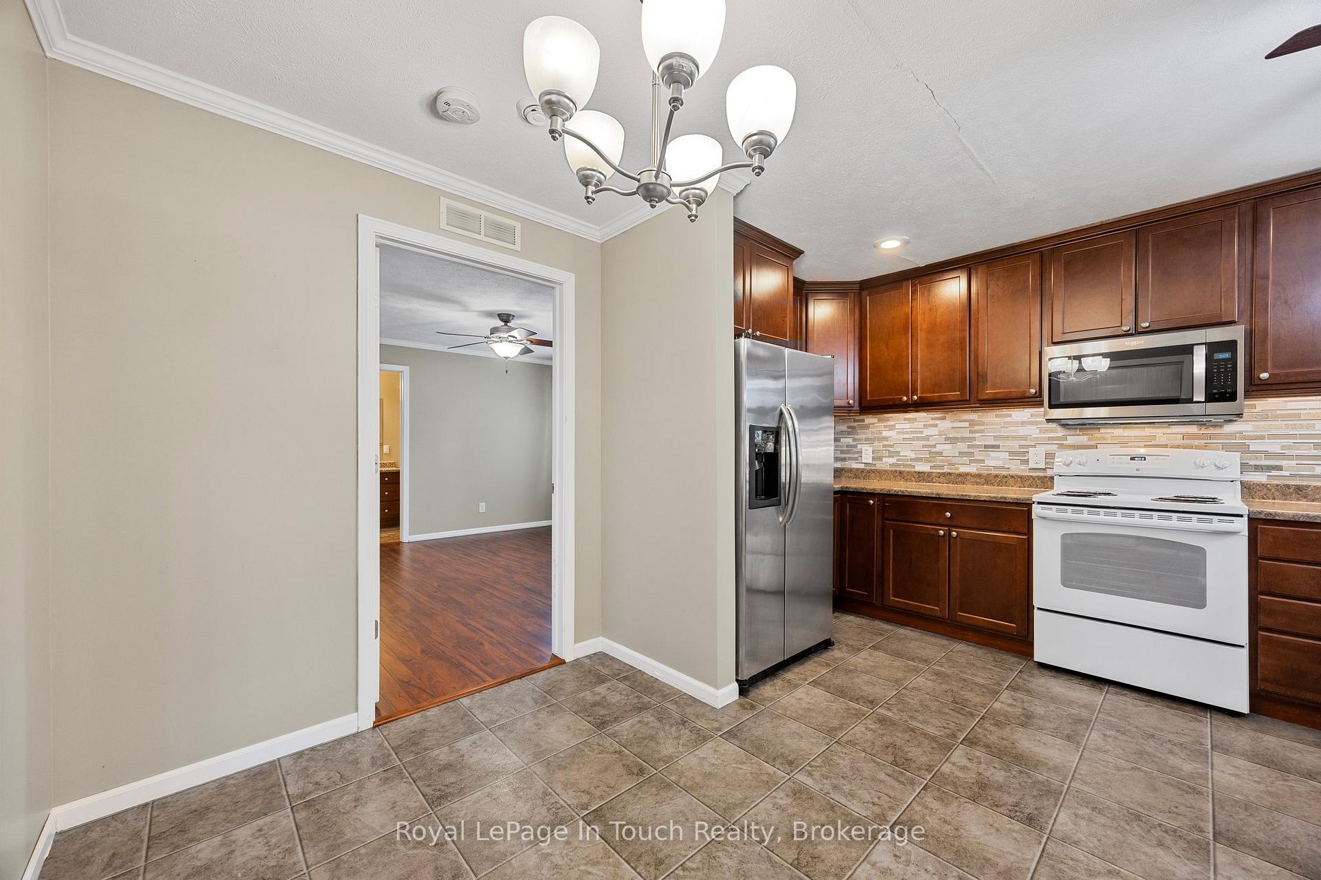 Photo 21 of 6 Maple Lane, Midland — HOMEH