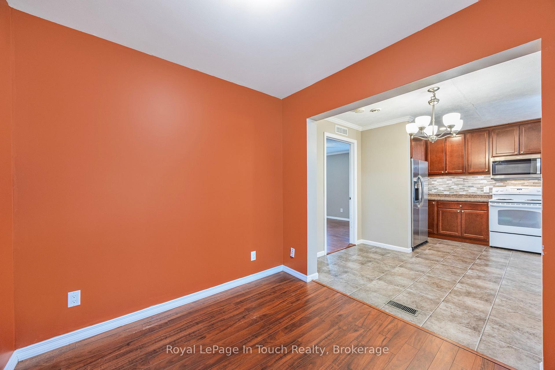 Photo 17 of 6 Maple Lane, Midland — HOMEH