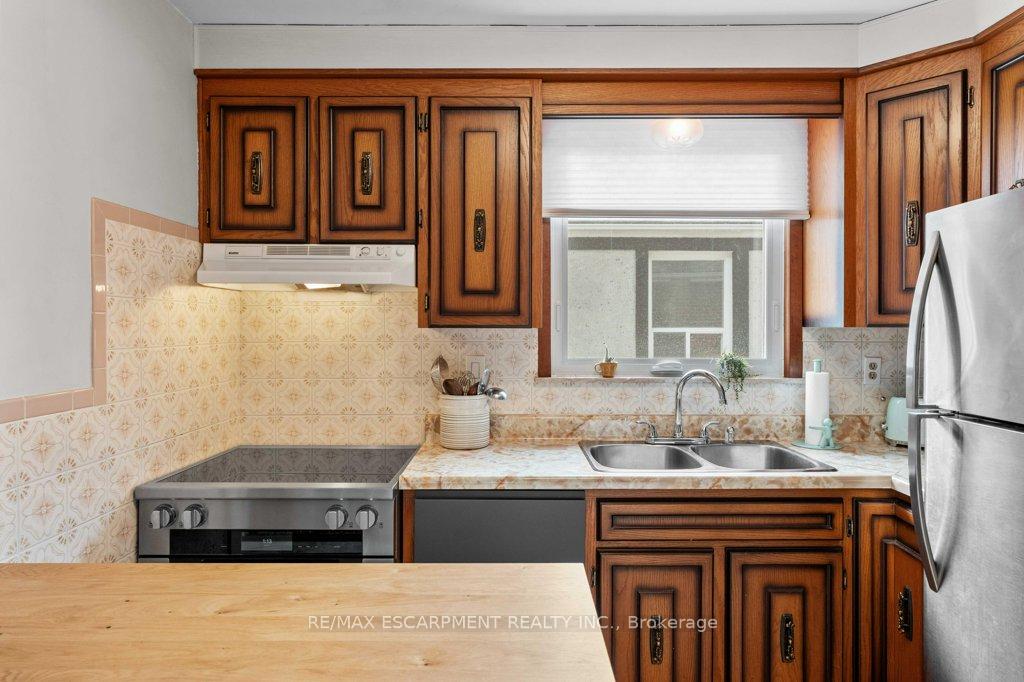 Photo 4 of 42 Martin Road, Hamilton, Rosedale — HOMEH