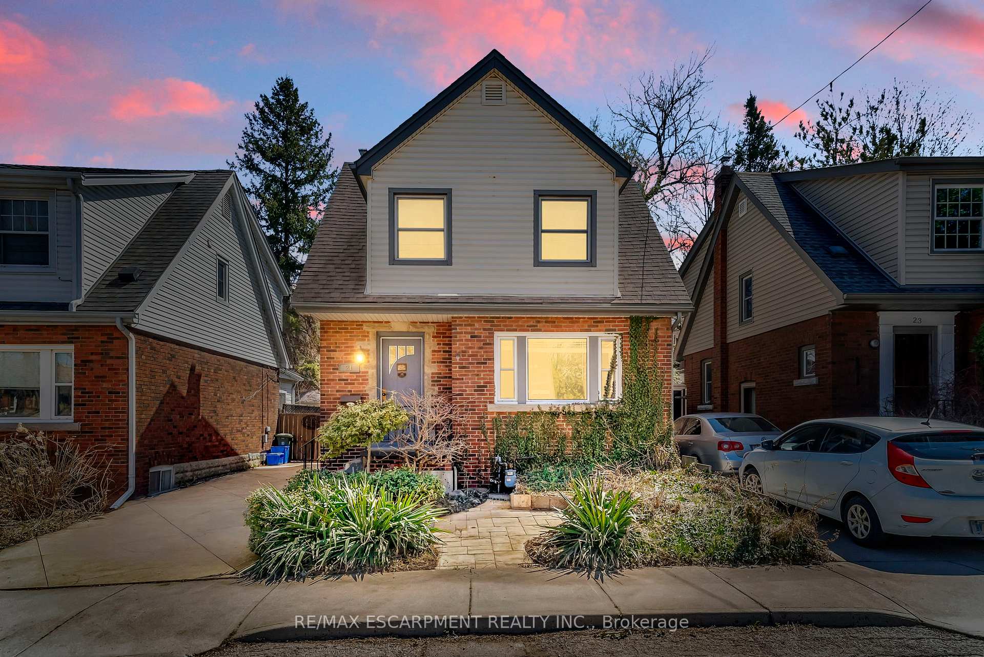 Photo 1 of 21 Gilmour Place, Hamilton, Blakeley — HOMEH