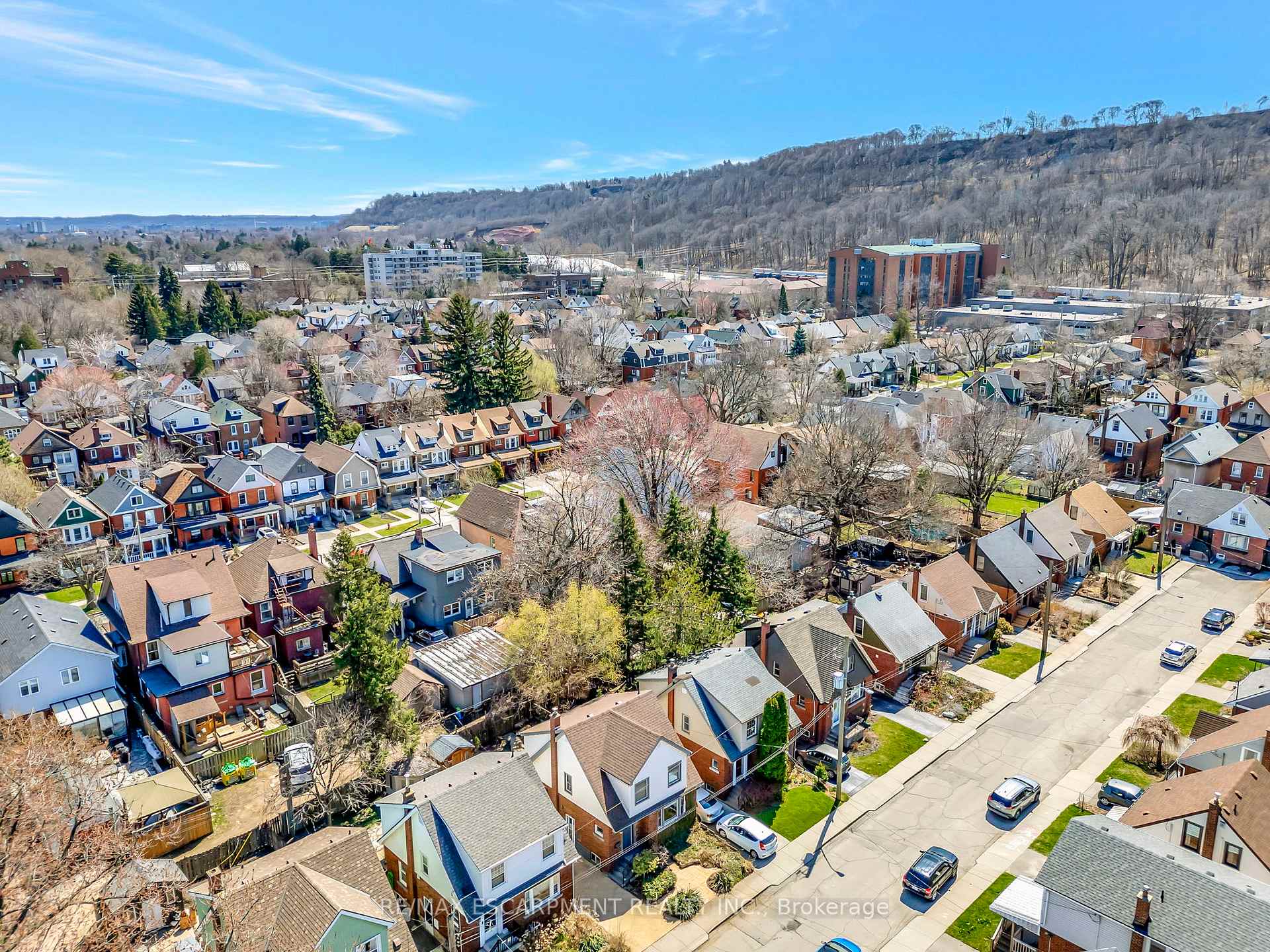 Photo 3 of 21 Gilmour Place, Hamilton, Blakeley — HOMEH