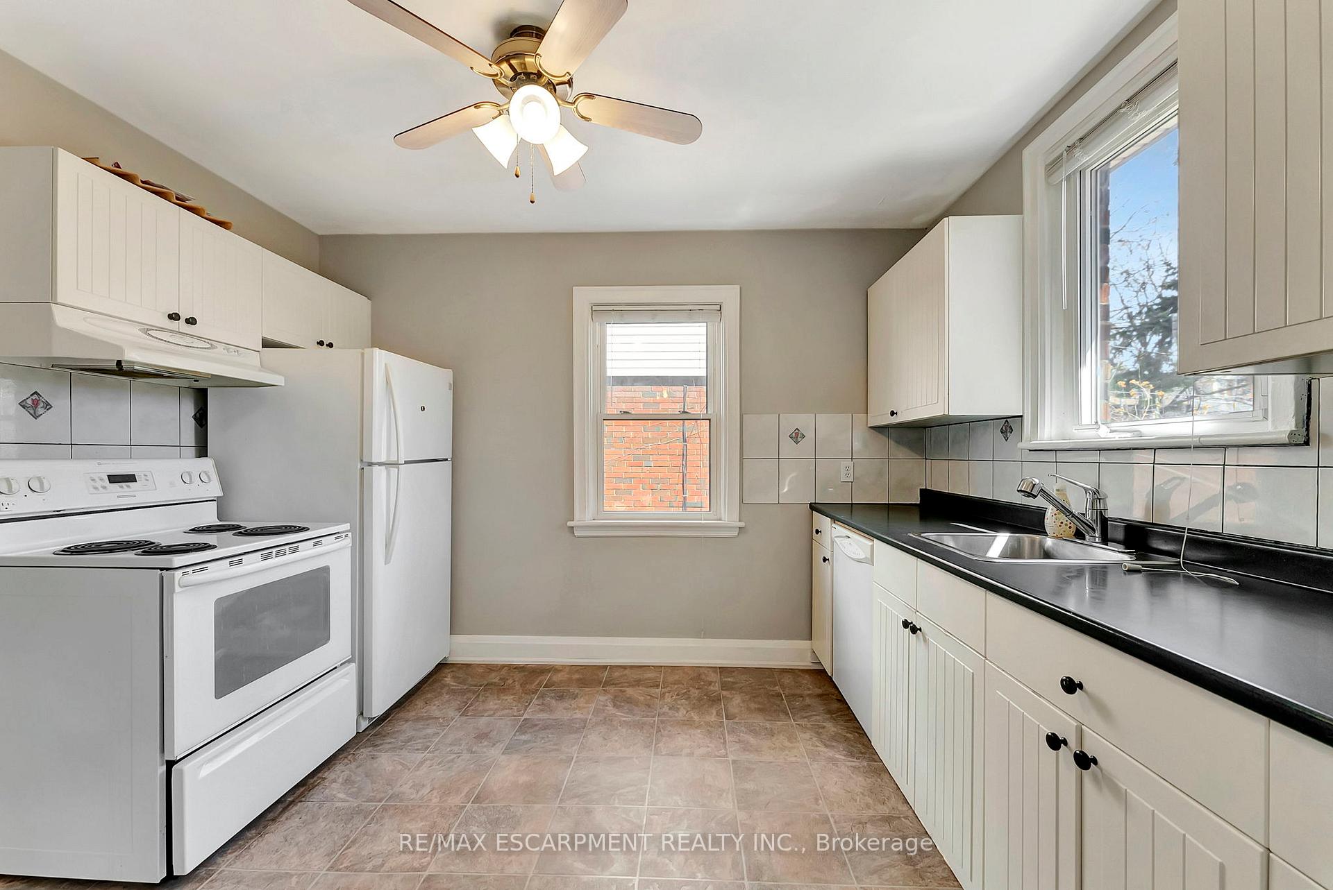 Photo 12 of 21 Gilmour Place, Hamilton, Blakeley — HOMEH