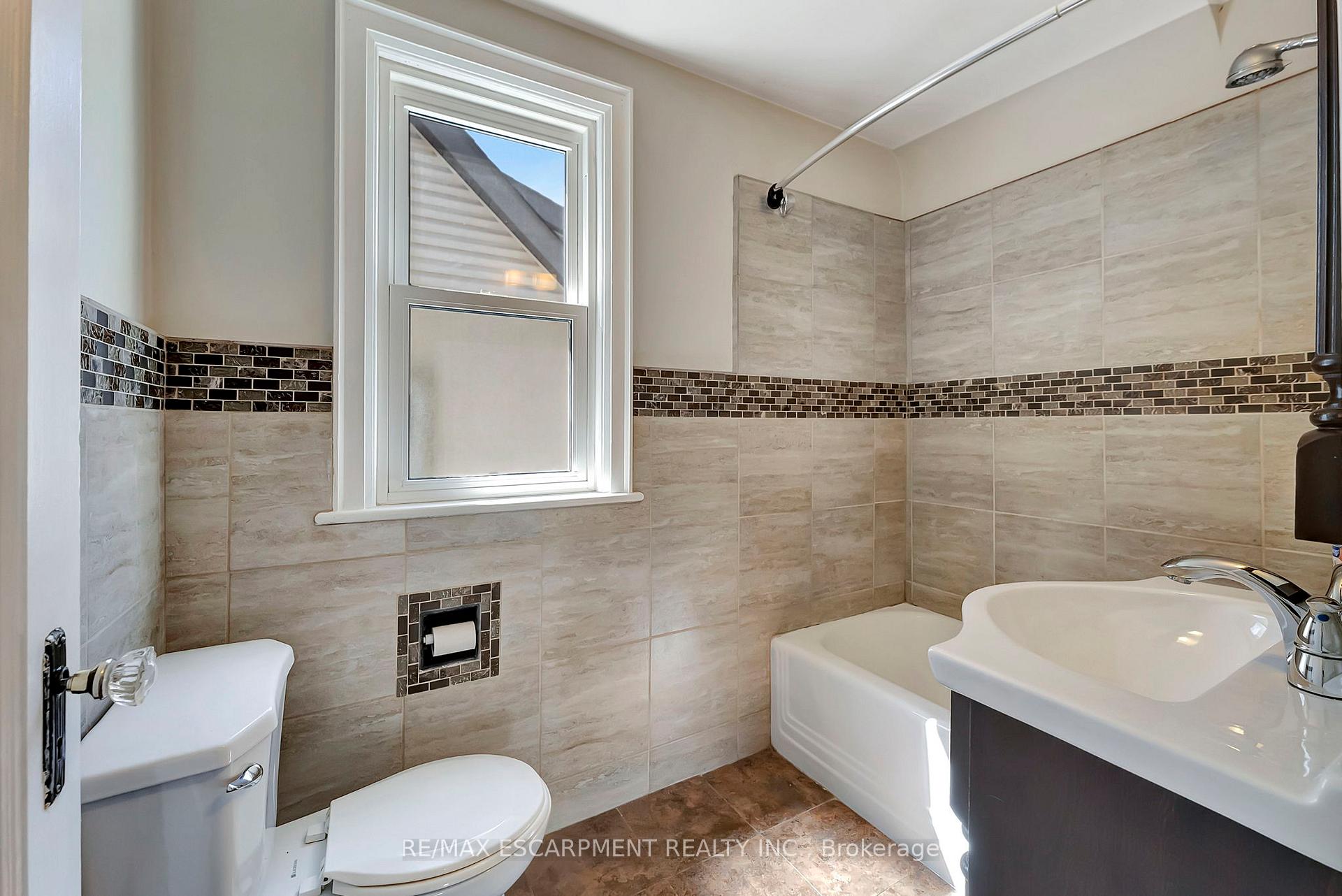 Photo 5 of 21 Gilmour Place, Hamilton, Blakeley — HOMEH
