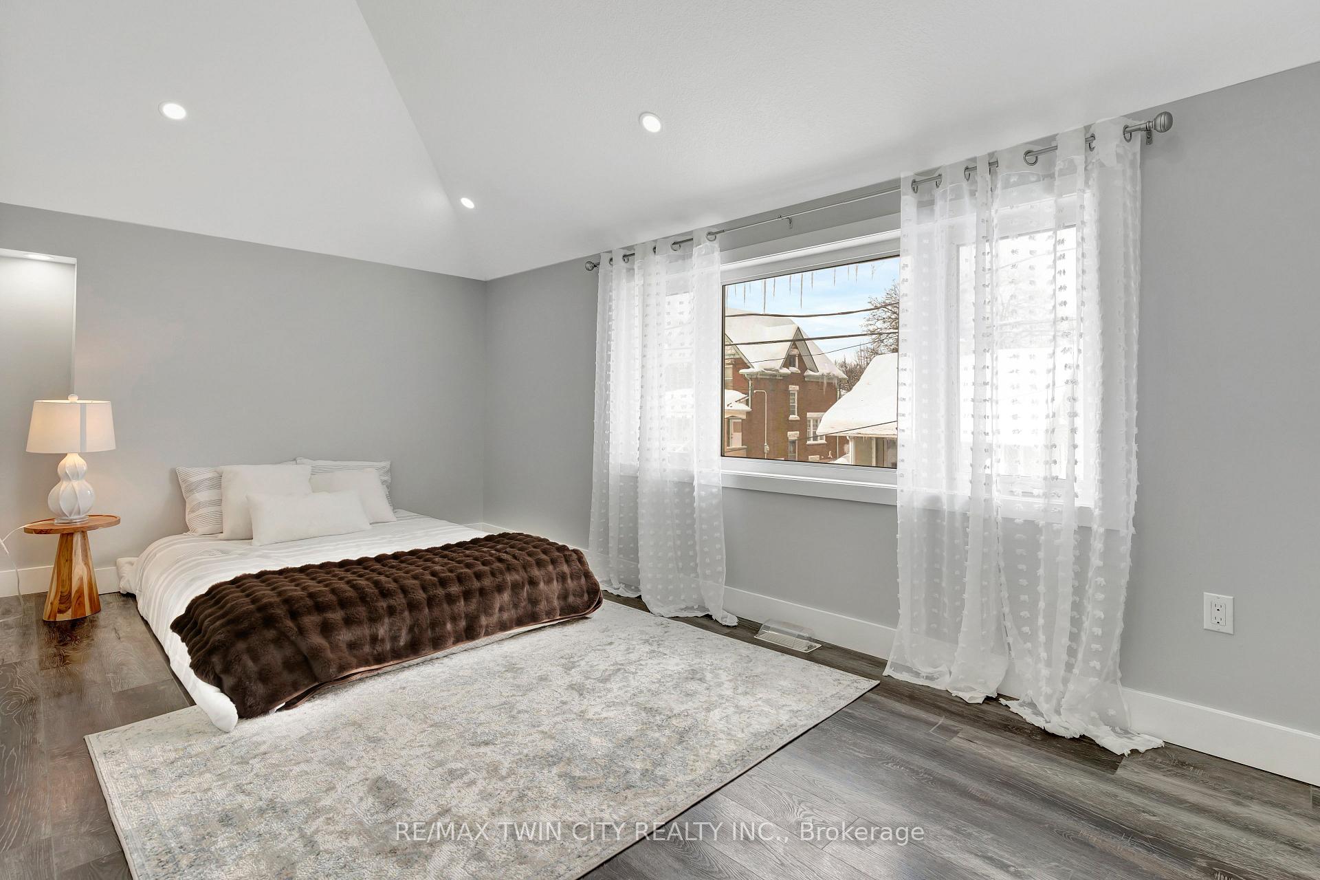 Photo 25 of 15 Cherry Street, Kitchener — HOMEH
