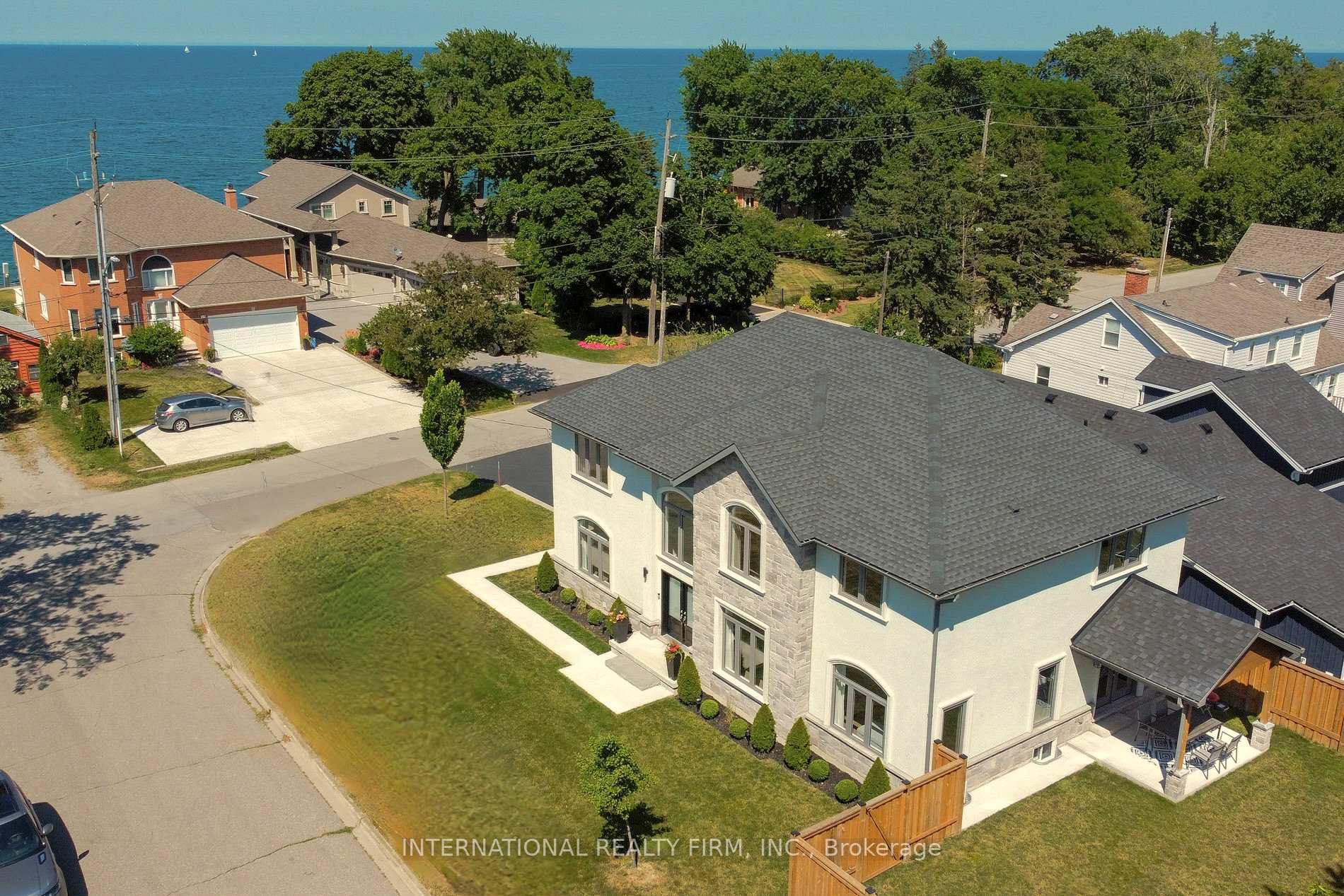 Photo 5 of 14 Lakeview Drive, Hamilton, Stoney Creek — HOMEH