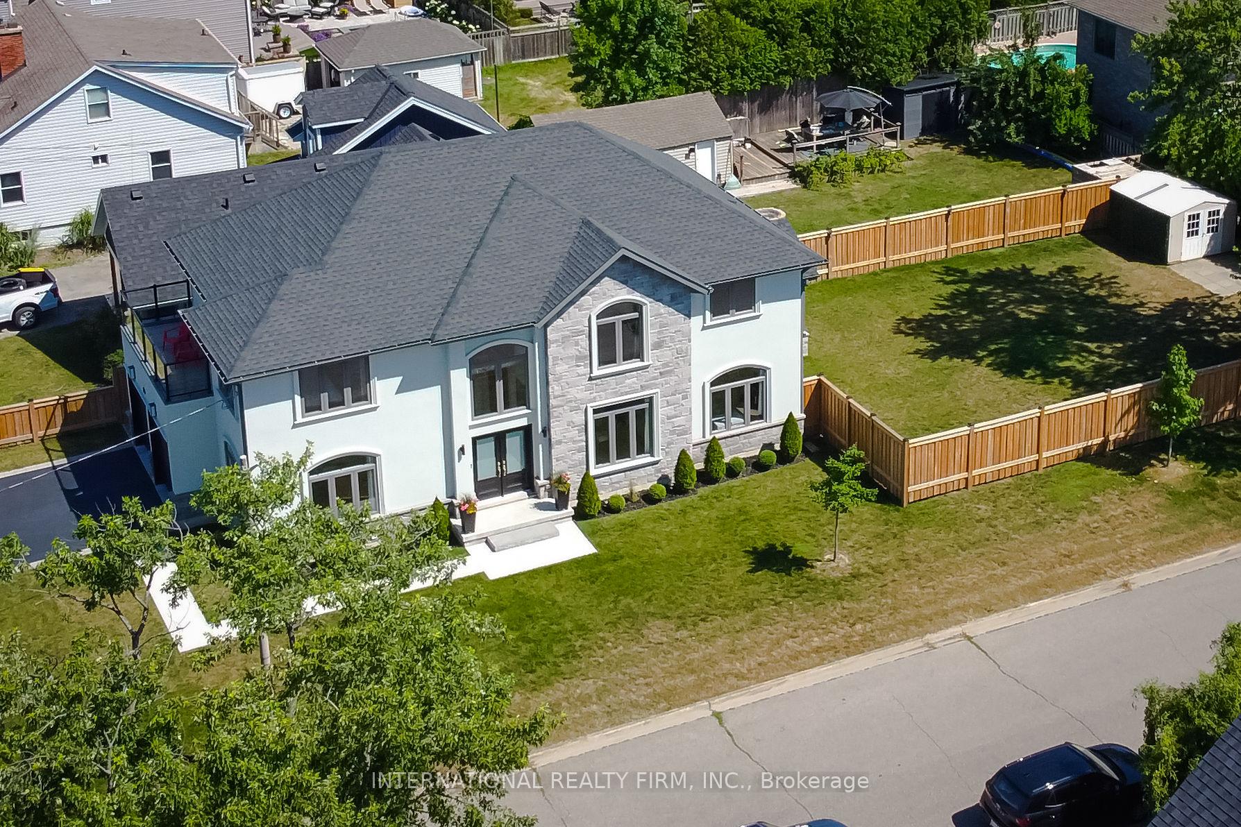 Photo 2 of 14 Lakeview Drive, Hamilton, Stoney Creek — HOMEH