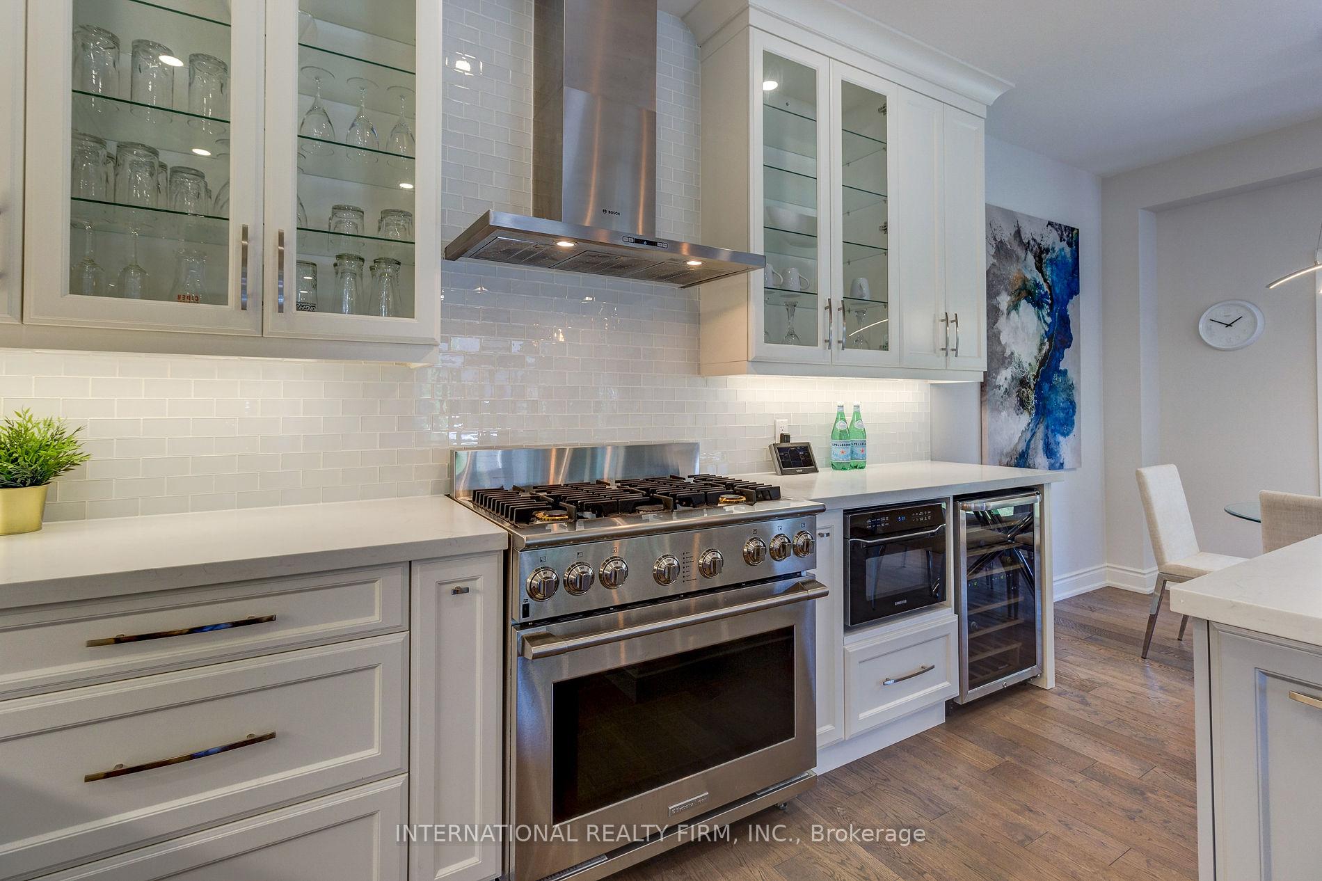 Photo 4 of 14 Lakeview Drive, Hamilton, Stoney Creek — HOMEH