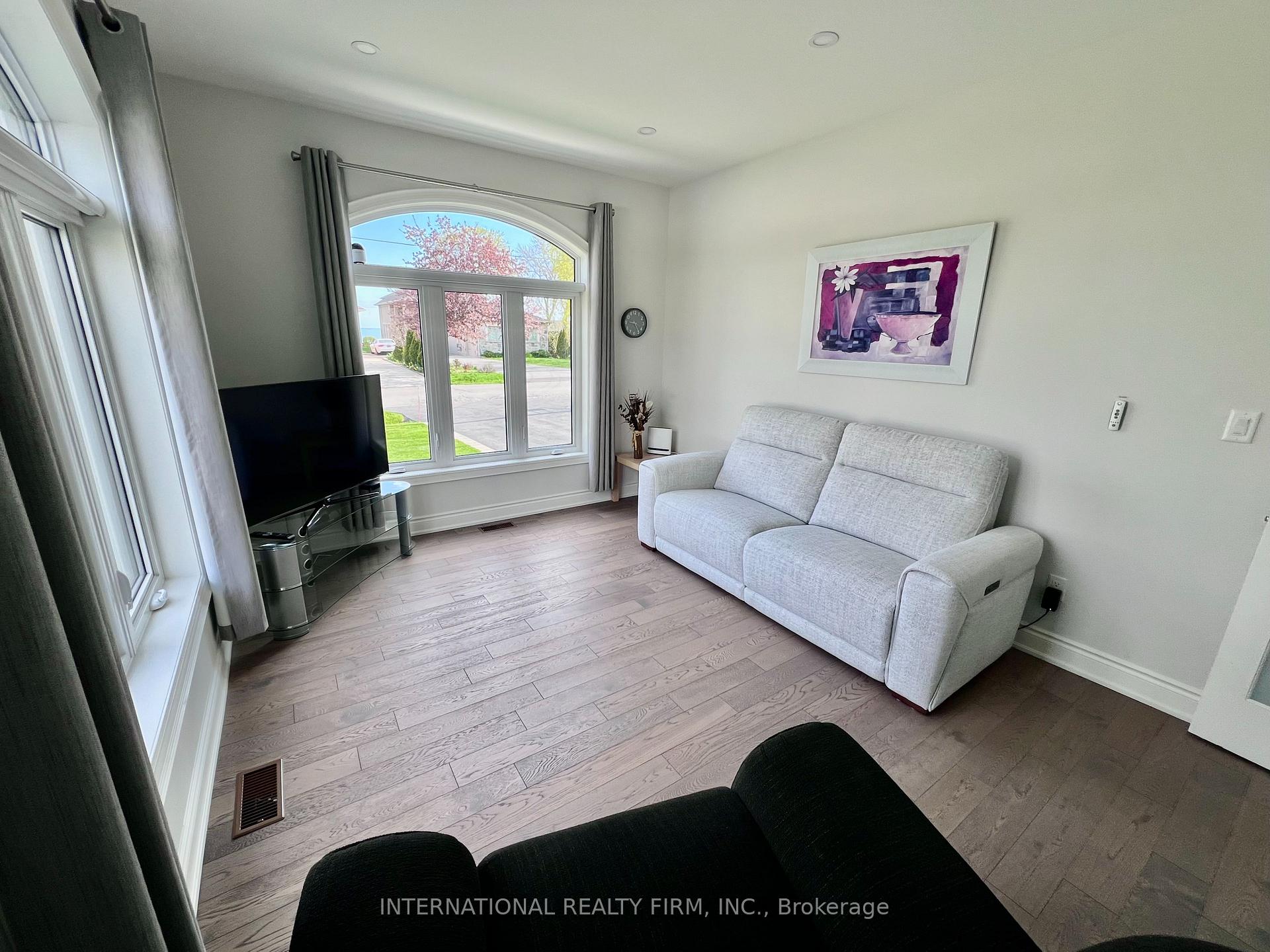 Photo 36 of 14 Lakeview Drive, Hamilton, Stoney Creek — HOMEH