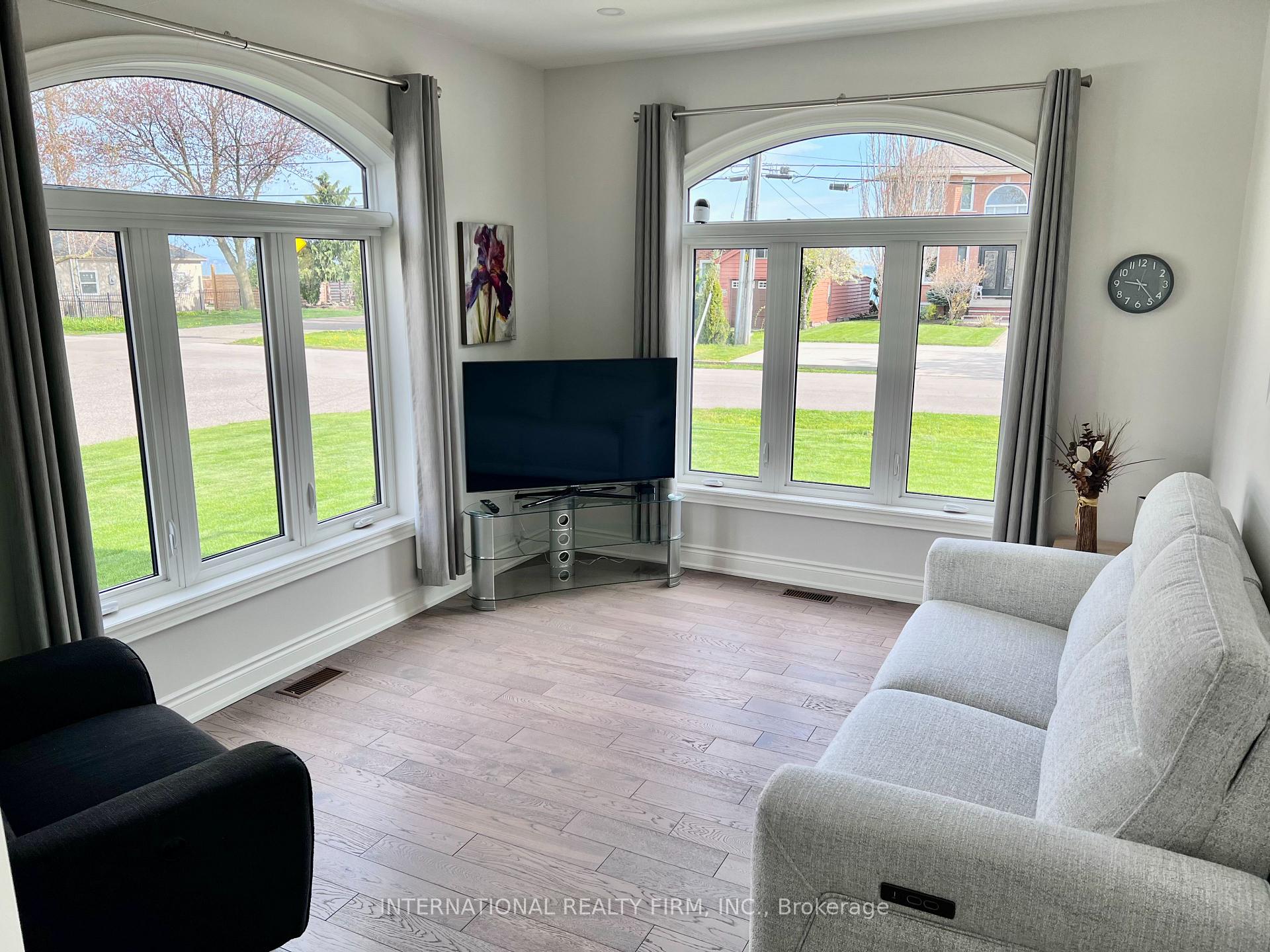 Photo 12 of 14 Lakeview Drive, Hamilton, Stoney Creek — HOMEH