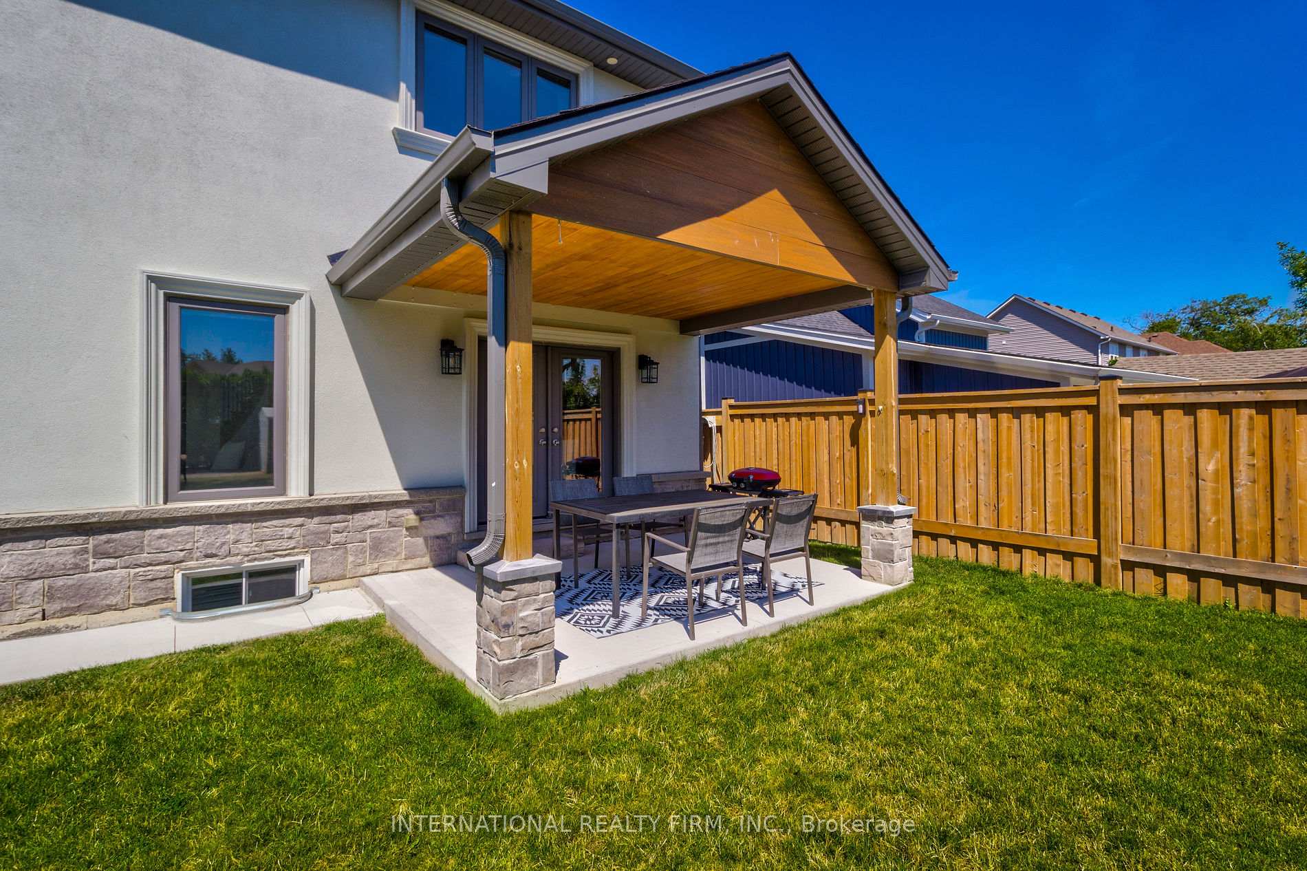 Photo 39 of 14 Lakeview Drive, Hamilton, Stoney Creek — HOMEH