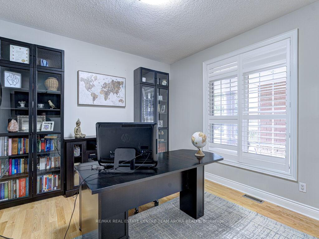 Photo 6 of 77 Links Lane, Brampton, Credit Valley — HOMEH