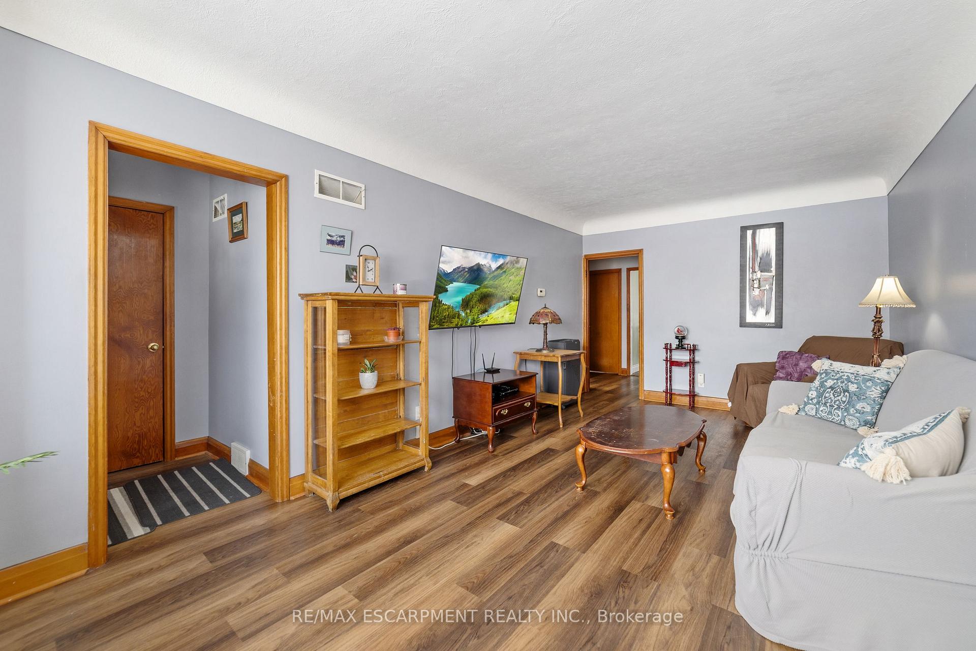 Photo 2 of 234 Auburn Avenue, Hamilton, Bartonville — HOMEH