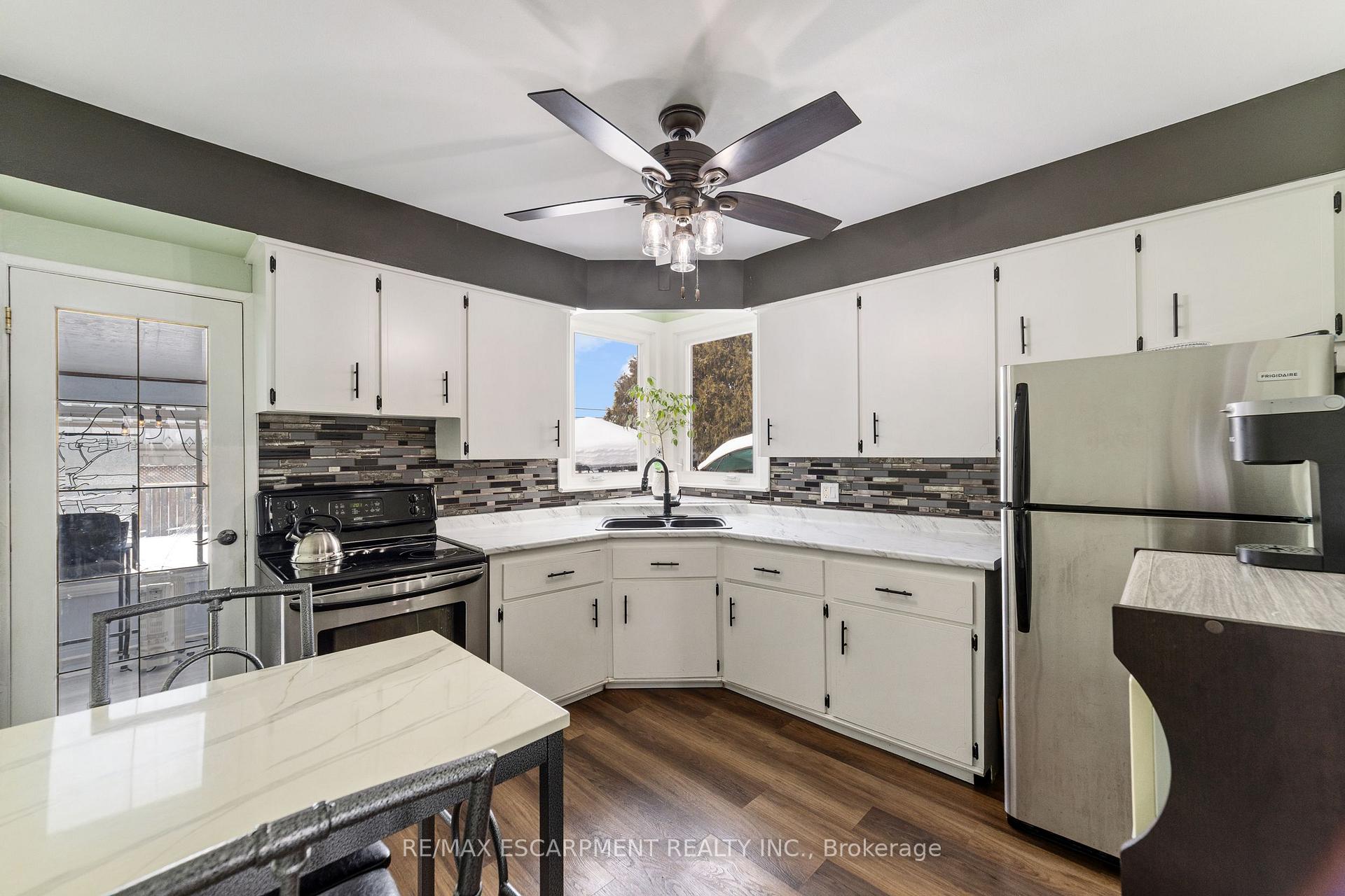 Photo 7 of 234 Auburn Avenue, Hamilton, Bartonville — HOMEH