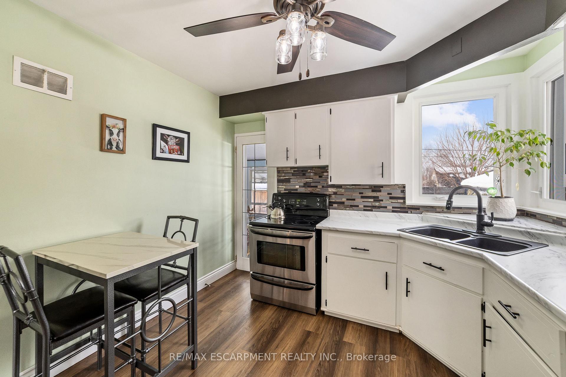 Photo 11 of 234 Auburn Avenue, Hamilton, Bartonville — HOMEH