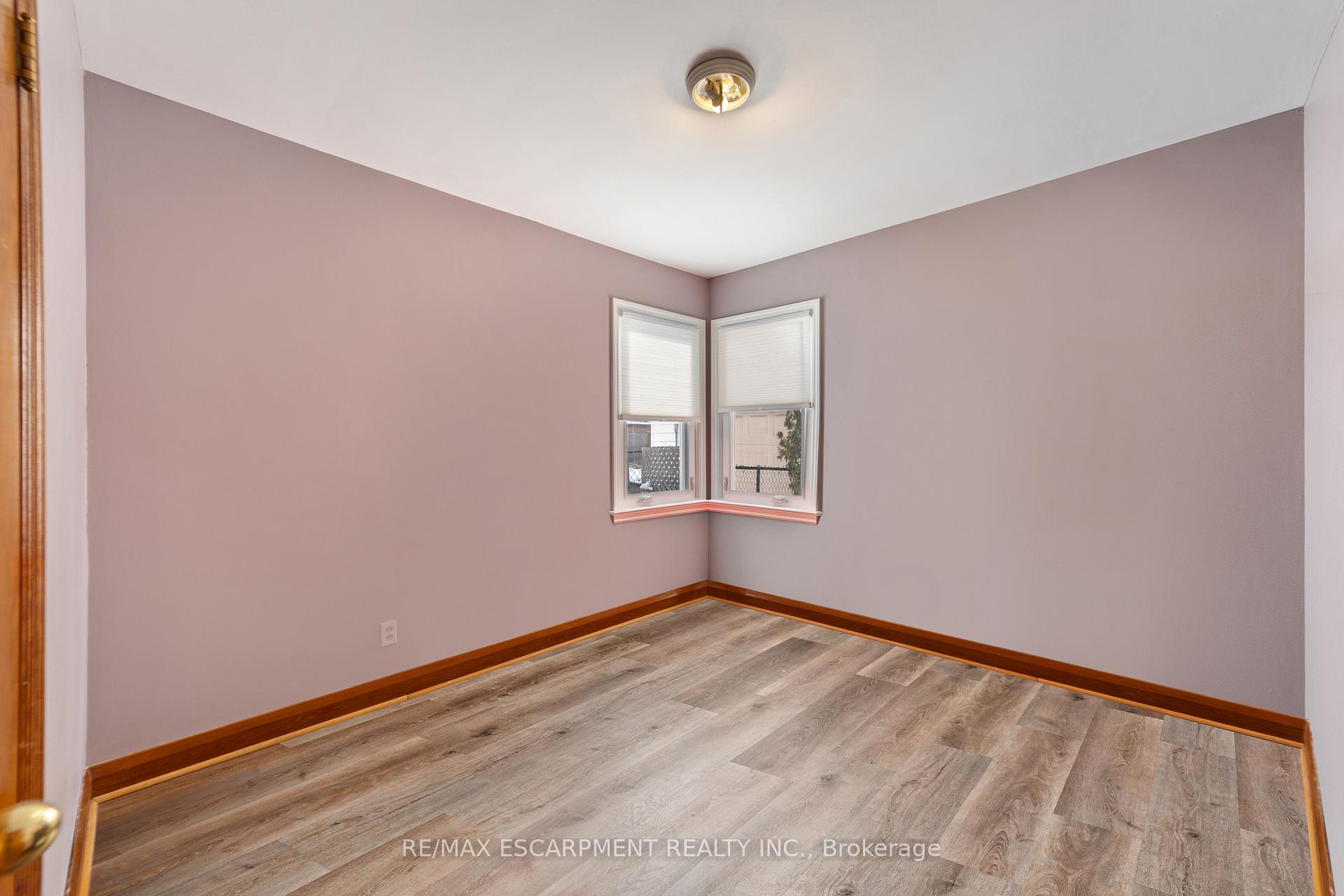 Photo 20 of 234 Auburn Avenue, Hamilton, Bartonville — HOMEH