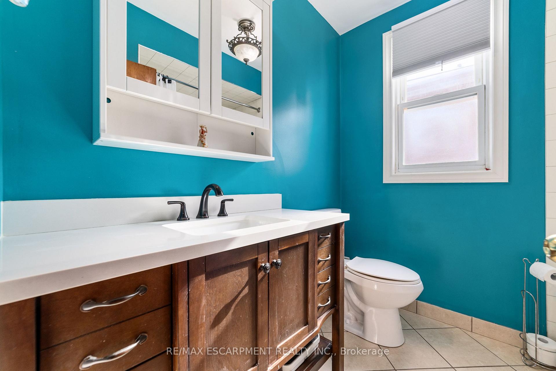 Photo 3 of 234 Auburn Avenue, Hamilton, Bartonville — HOMEH