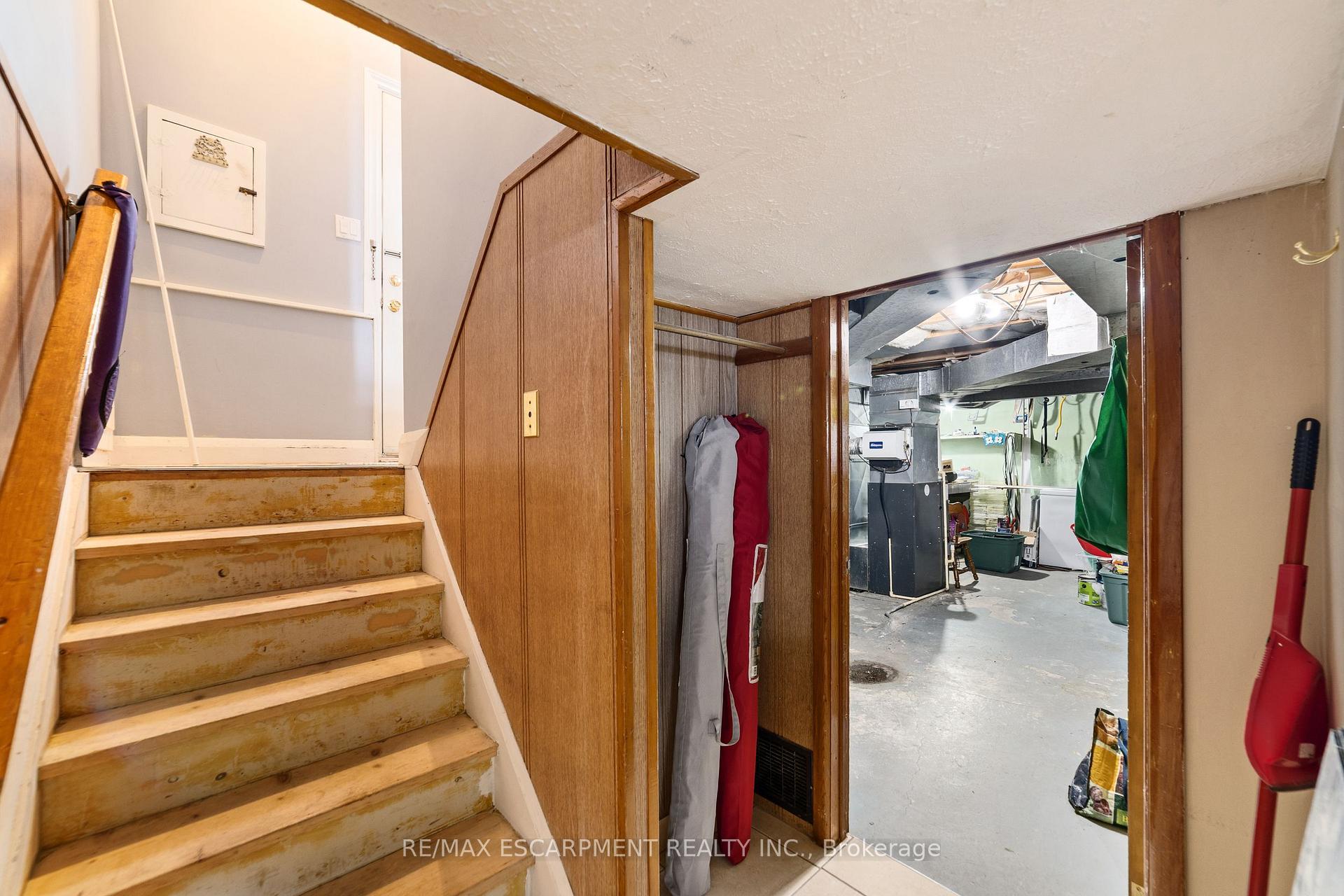 Photo 4 of 234 Auburn Avenue, Hamilton, Bartonville — HOMEH