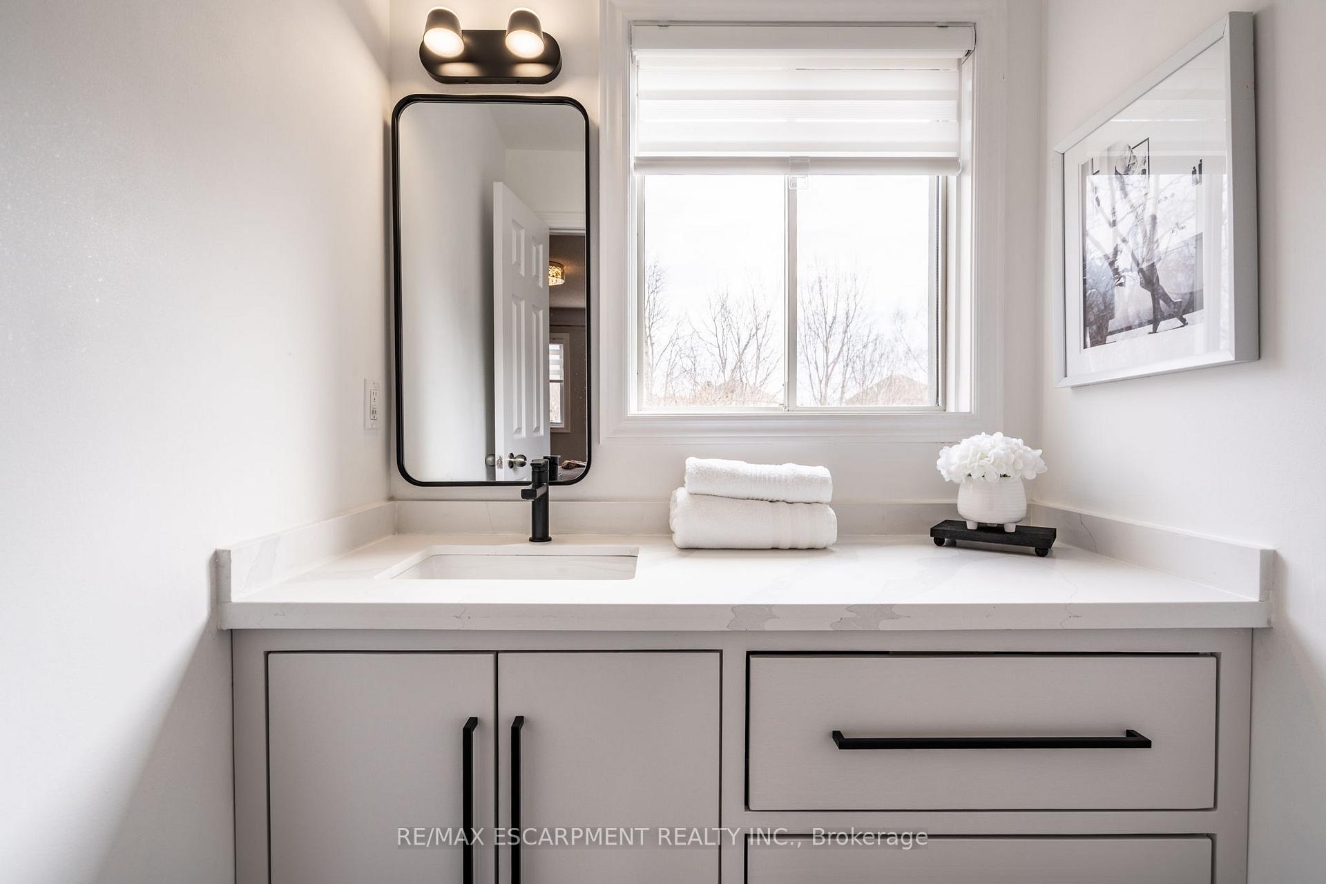 Photo 24 of 84 Ryans Way, Hamilton, Waterdown — HOMEH
