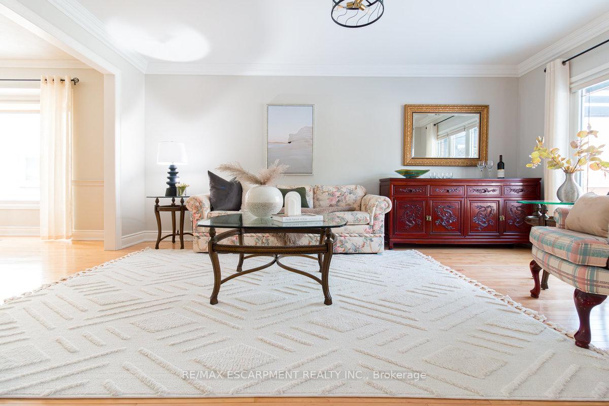 Photo 2 of 12 Larkspur Crescent, Hamilton, Meadowlands — HOMEH