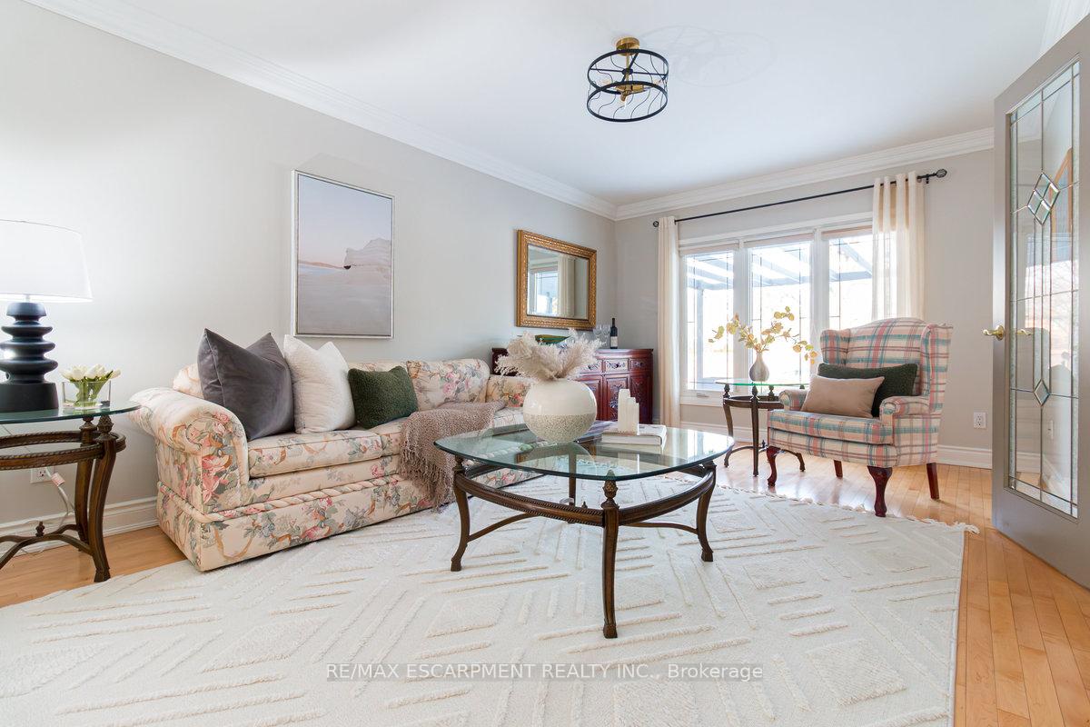 Photo 4 of 12 Larkspur Crescent, Hamilton, Meadowlands — HOMEH