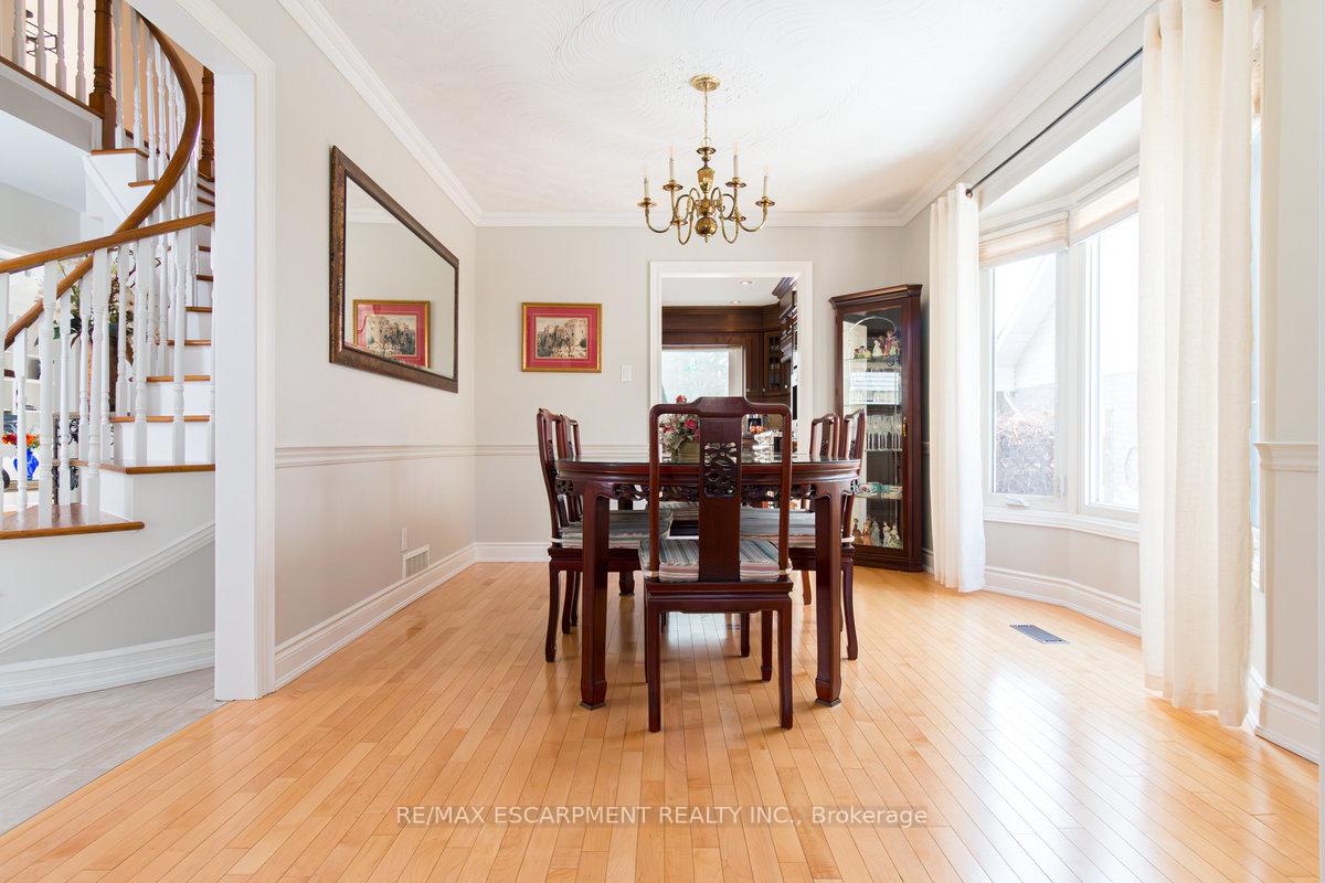 Photo 3 of 12 Larkspur Crescent, Hamilton, Meadowlands — HOMEH