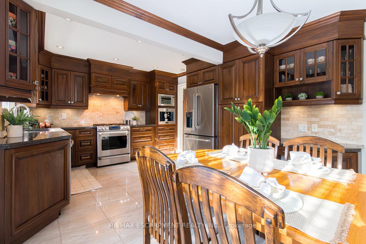 Photo 17 of 12 Larkspur Crescent, Hamilton, Meadowlands — HOMEH