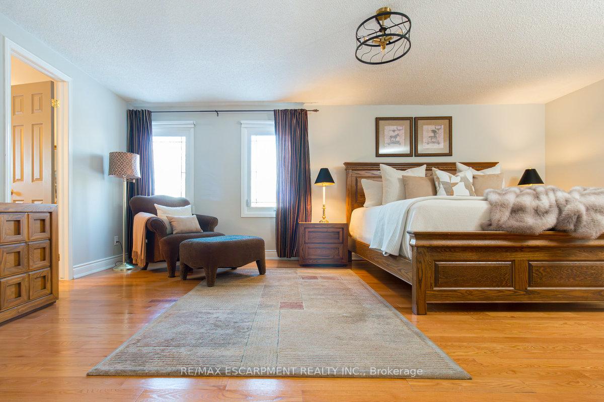 Photo 5 of 12 Larkspur Crescent, Hamilton, Meadowlands — HOMEH