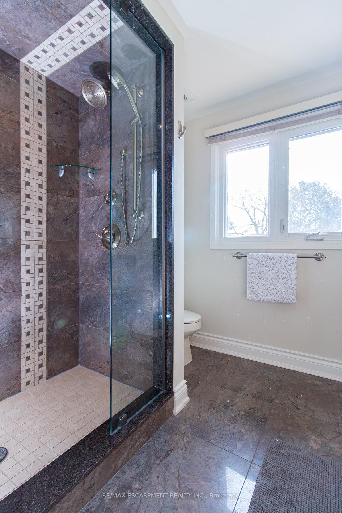 Photo 28 of 12 Larkspur Crescent, Hamilton, Meadowlands — HOMEH