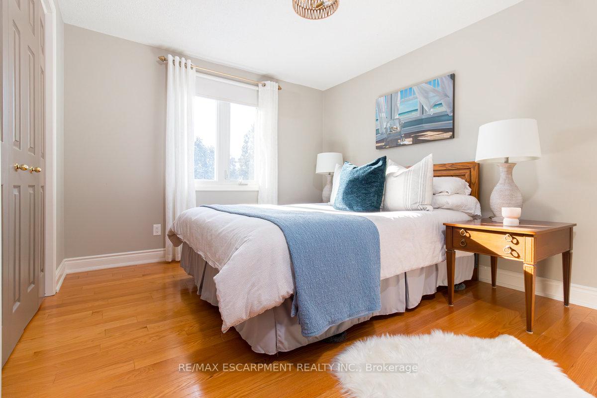 Photo 33 of 12 Larkspur Crescent, Hamilton, Meadowlands — HOMEH