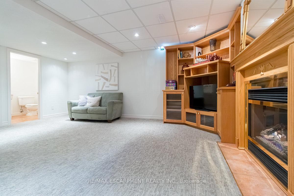 Photo 10 of 12 Larkspur Crescent, Hamilton, Meadowlands — HOMEH