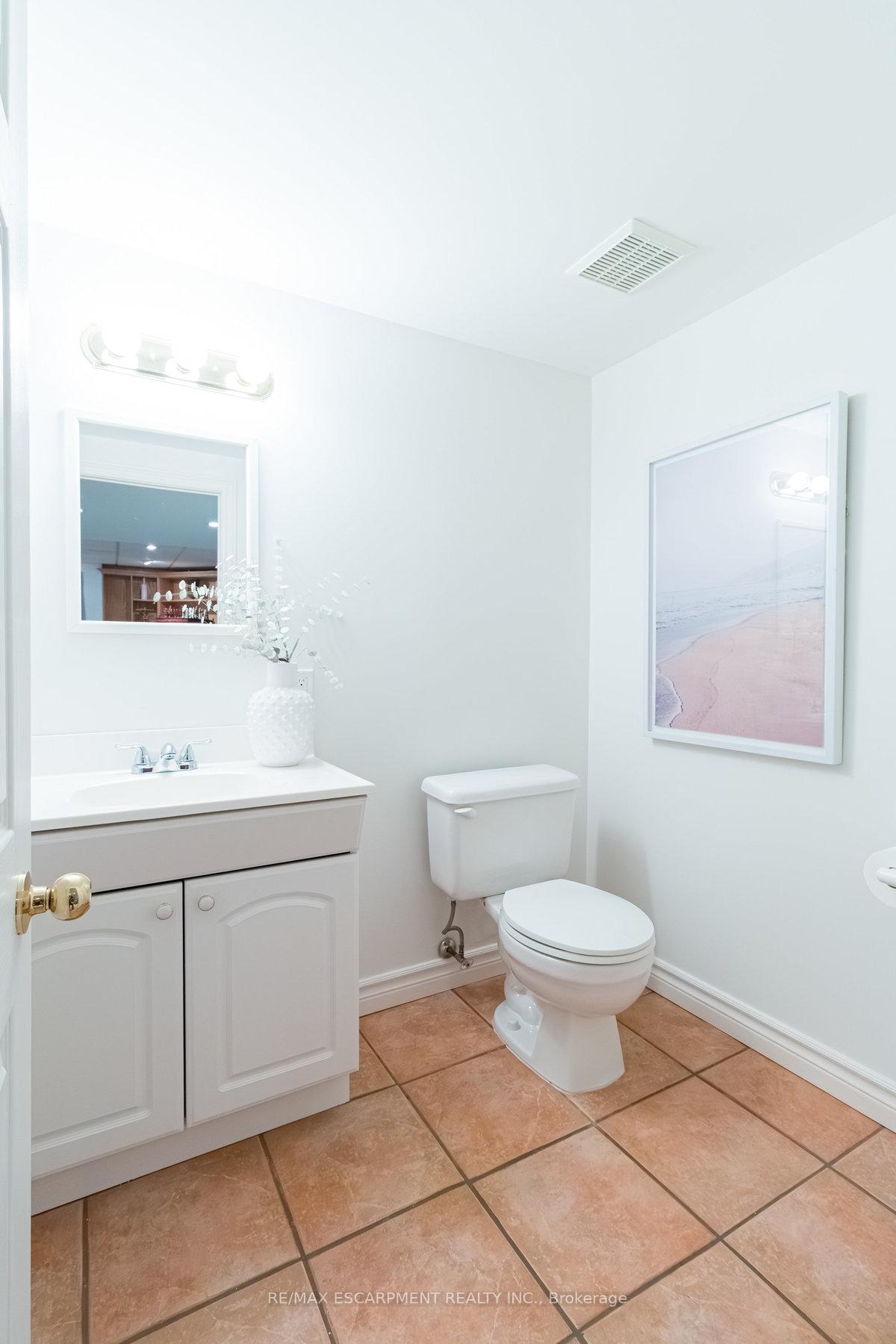 Photo 25 of 12 Larkspur Crescent, Hamilton, Meadowlands — HOMEH