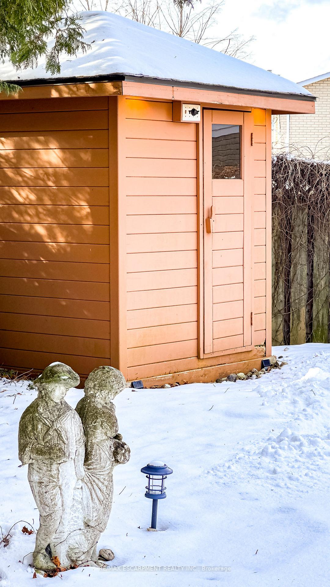 Photo 16 of 12 Larkspur Crescent, Hamilton, Meadowlands — HOMEH