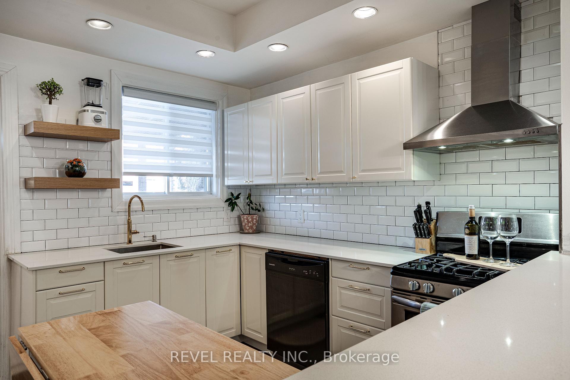 Photo 12 of 37 Holton Avenue N, Hamilton, Gibson — HOMEH