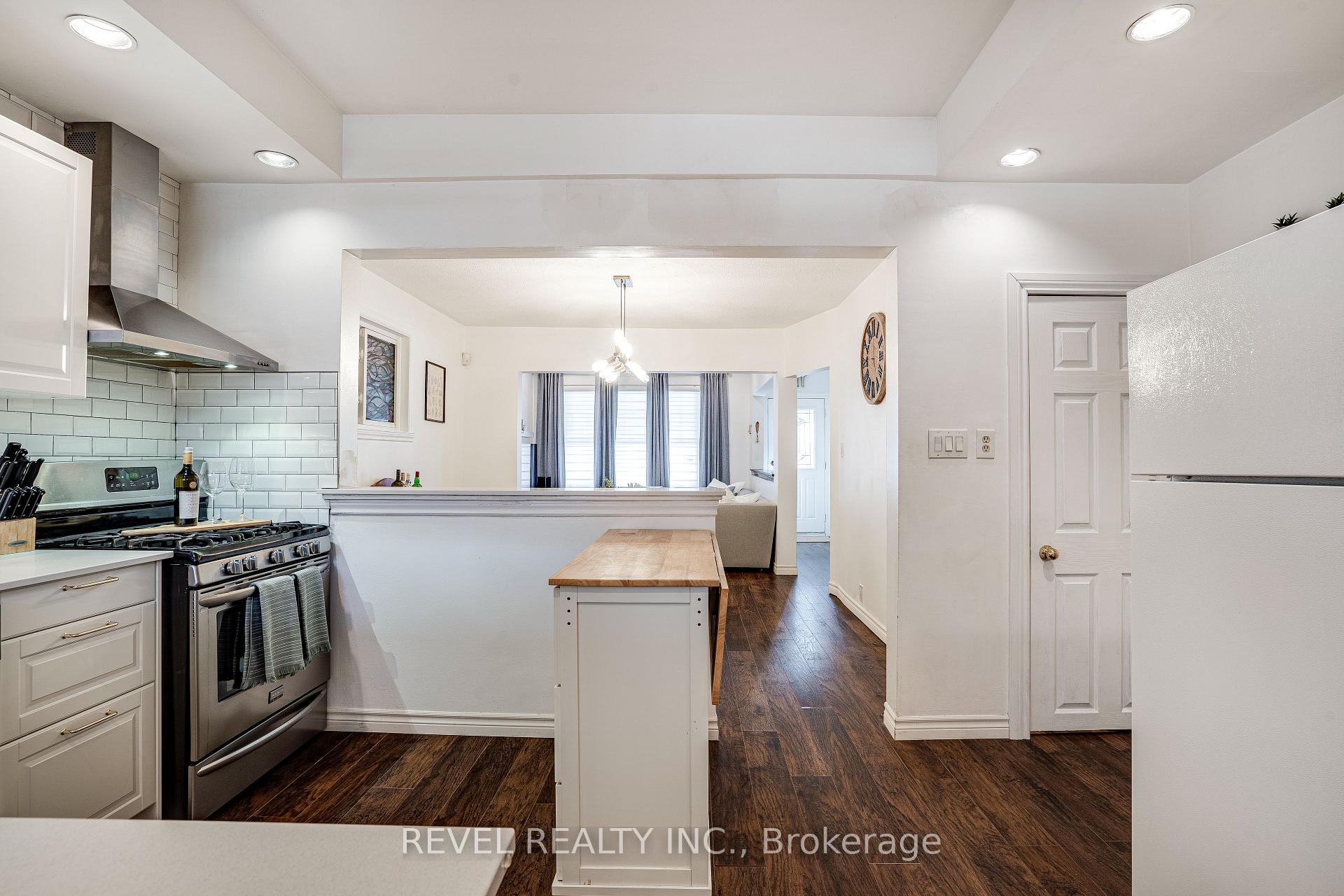 Photo 11 of 37 Holton Avenue N, Hamilton, Gibson — HOMEH