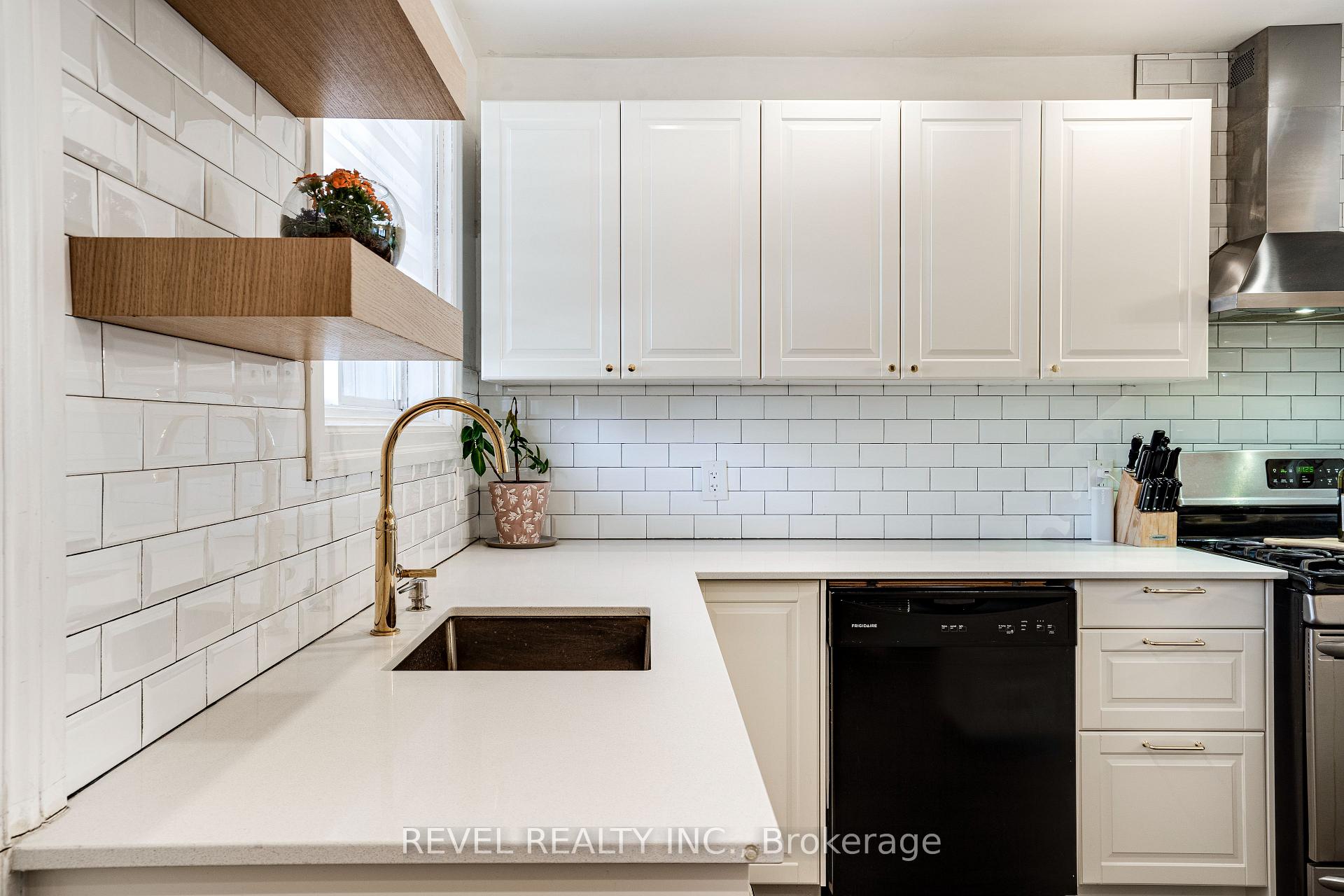 Photo 13 of 37 Holton Avenue N, Hamilton, Gibson — HOMEH