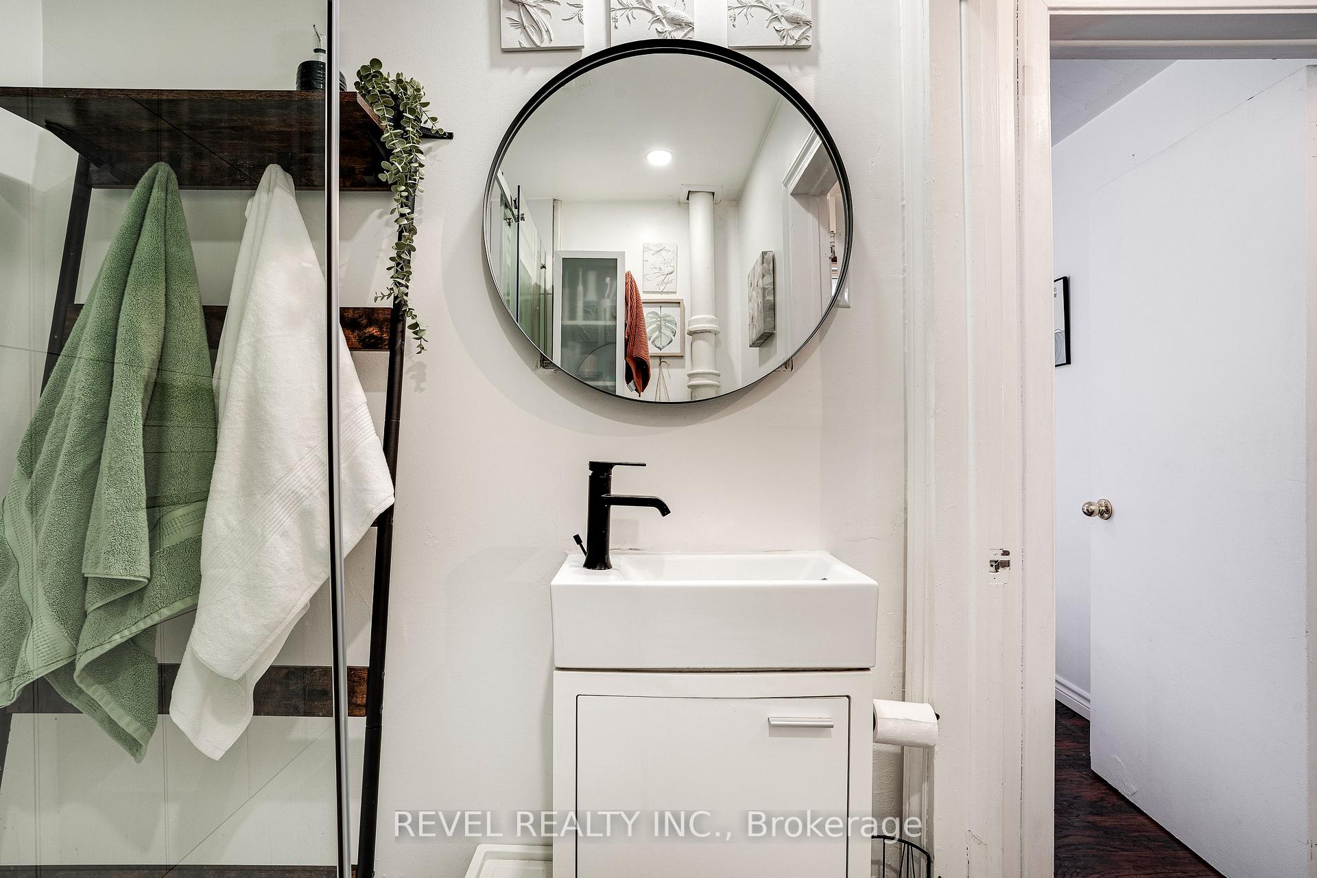 Photo 26 of 37 Holton Avenue N, Hamilton, Gibson — HOMEH