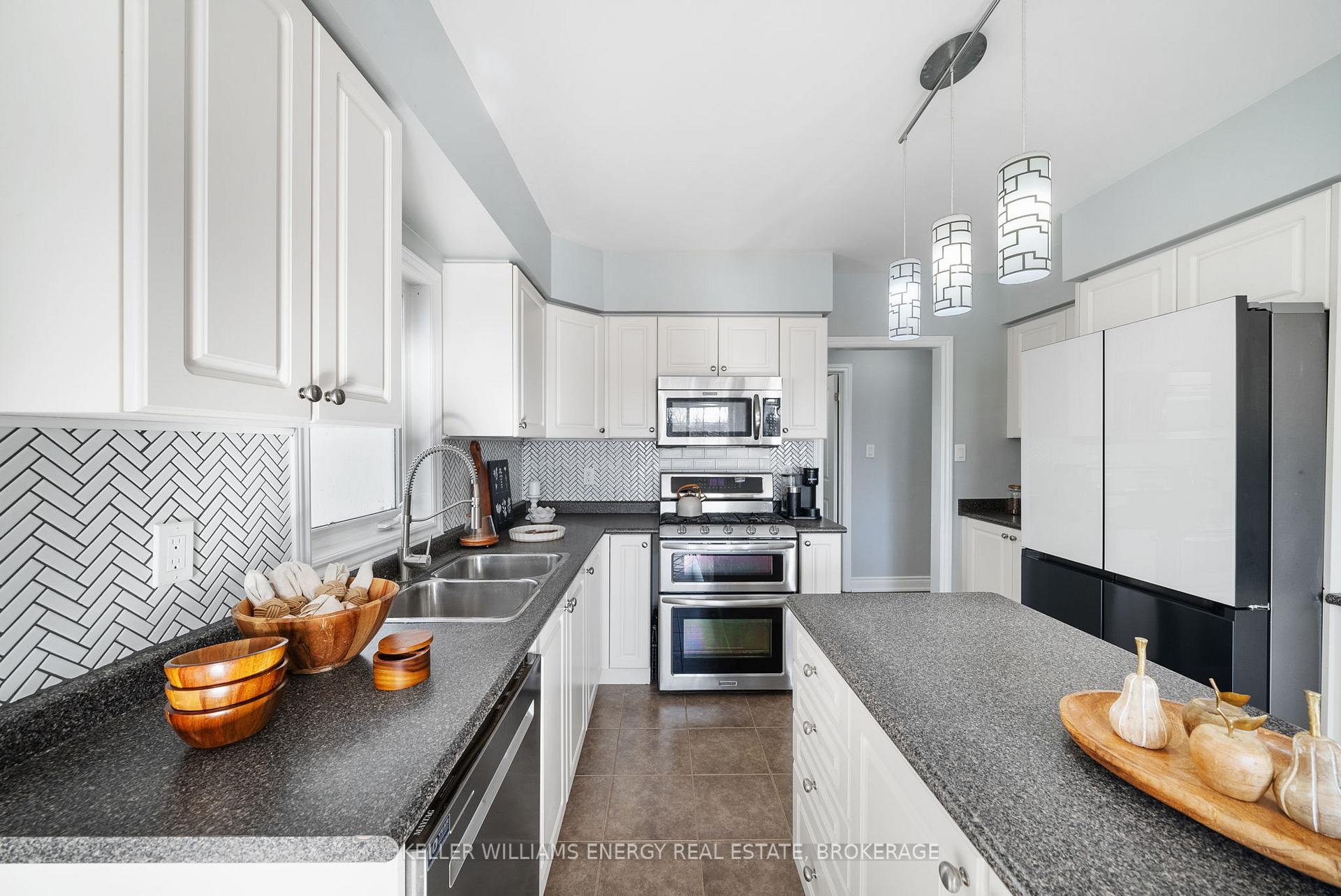 Photo 3 of 7 Adanac Drive, Whitby, Blue Grass Meadows — HOMEH