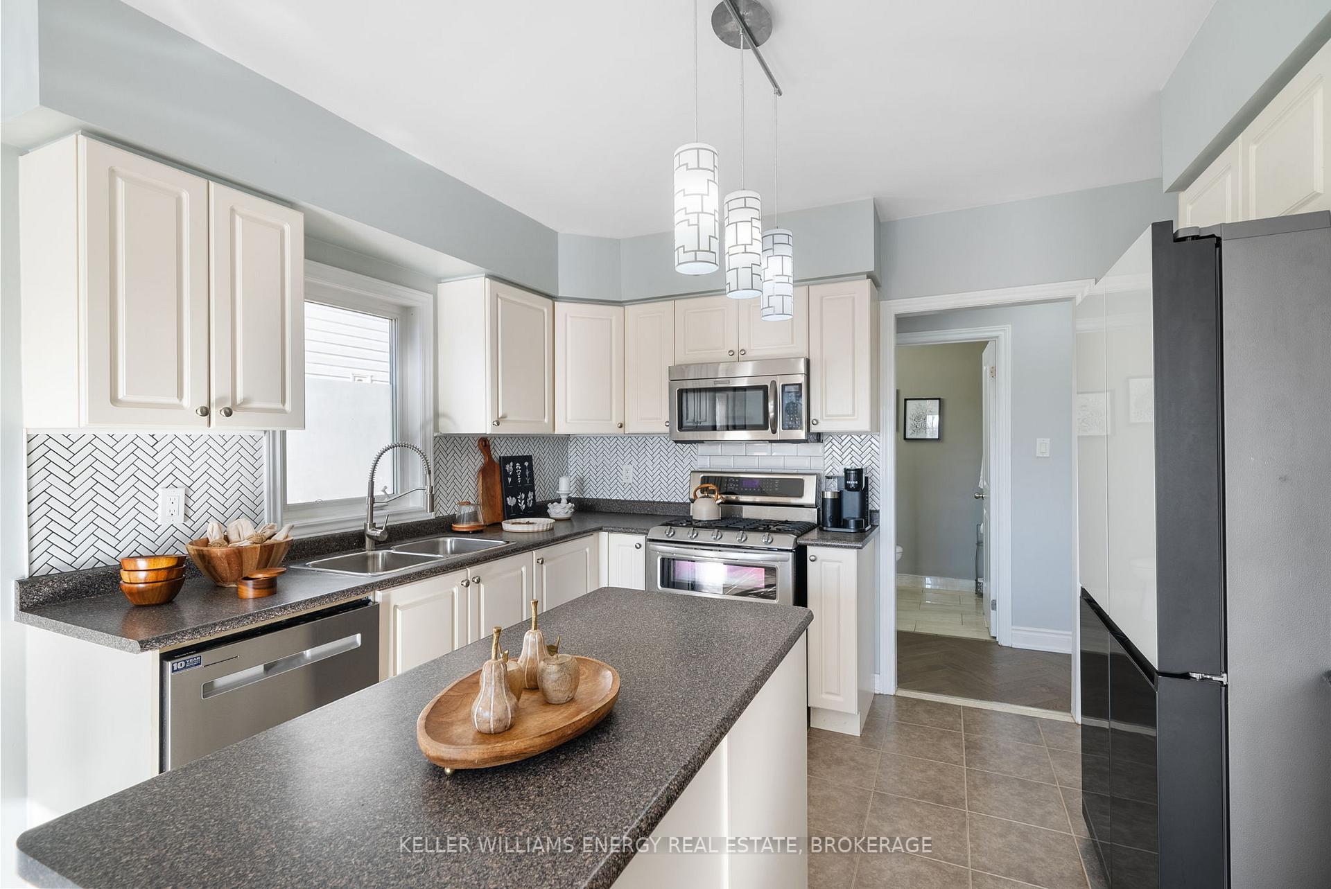 Photo 9 of 7 Adanac Drive, Whitby, Blue Grass Meadows — HOMEH