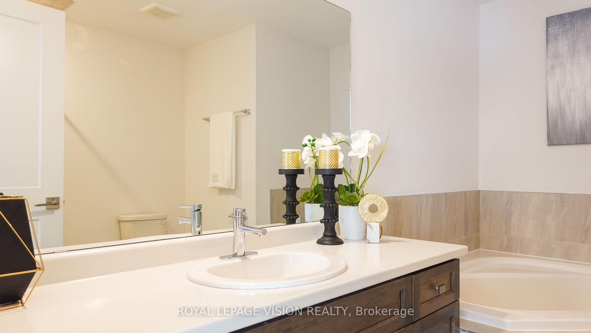Photo 4 of Unit 55, 30 Times Square Boulevard, Hamilton, Stoney Creek Mountain — HOMEH