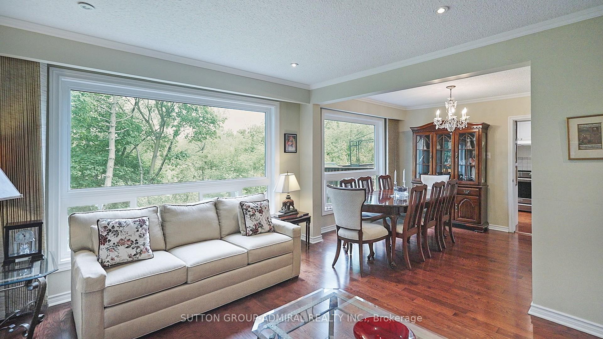 Photo 5 of 175 Bay Thorn Drive, Markham, Royal Orchard — HOMEH