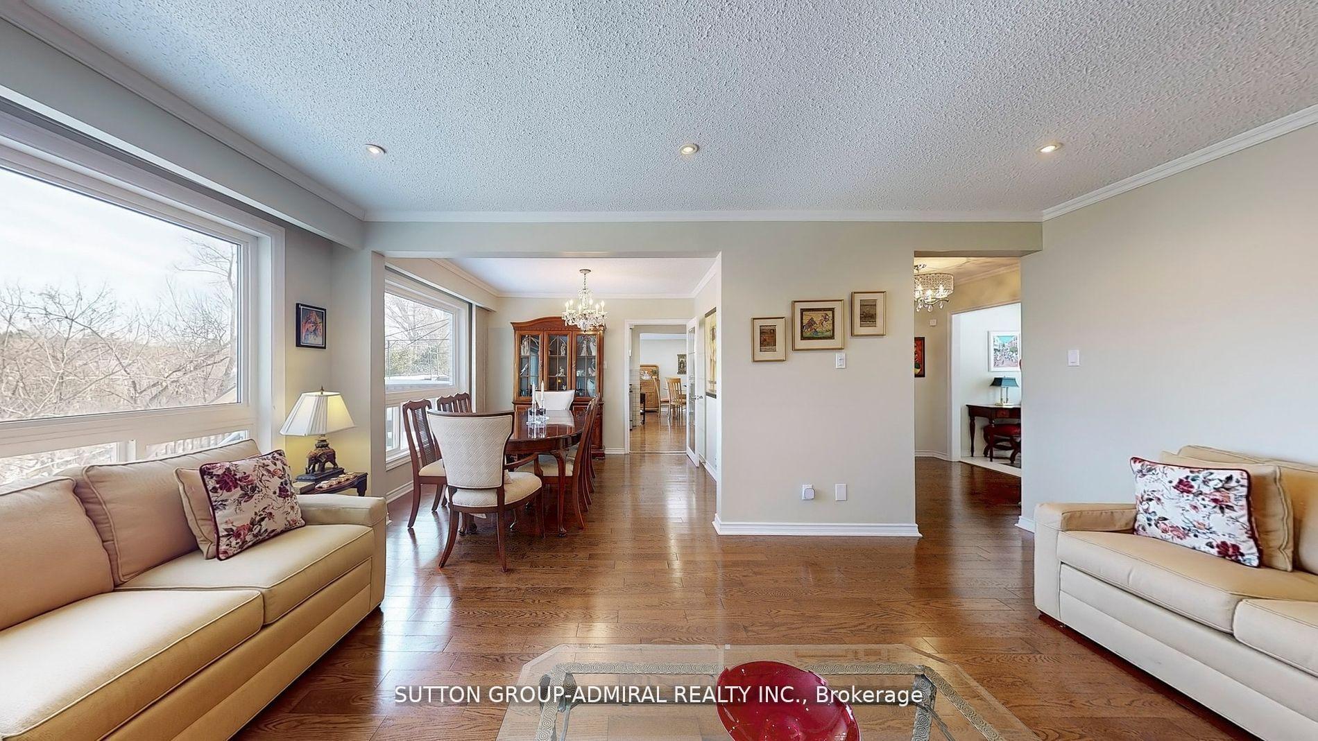 Photo 11 of 175 Bay Thorn Drive, Markham, Royal Orchard — HOMEH