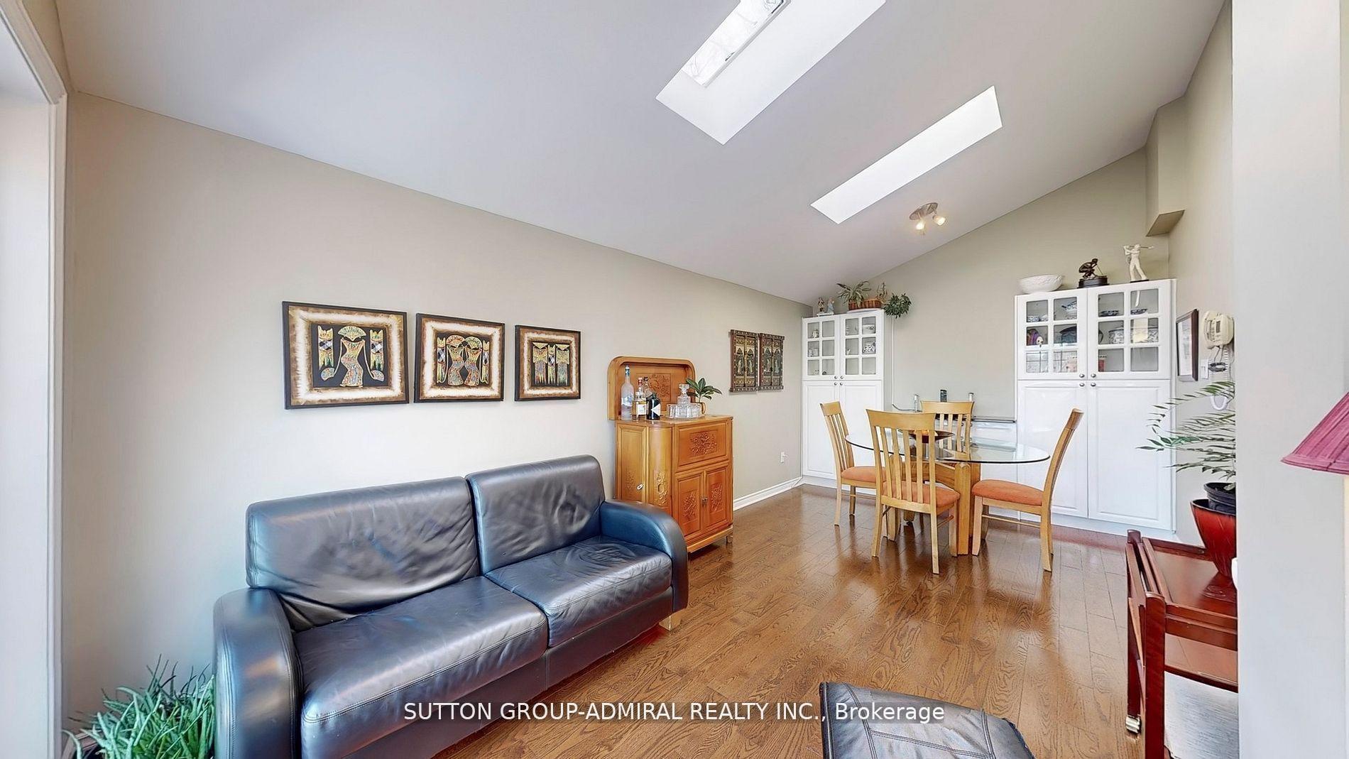 Photo 18 of 175 Bay Thorn Drive, Markham, Royal Orchard — HOMEH